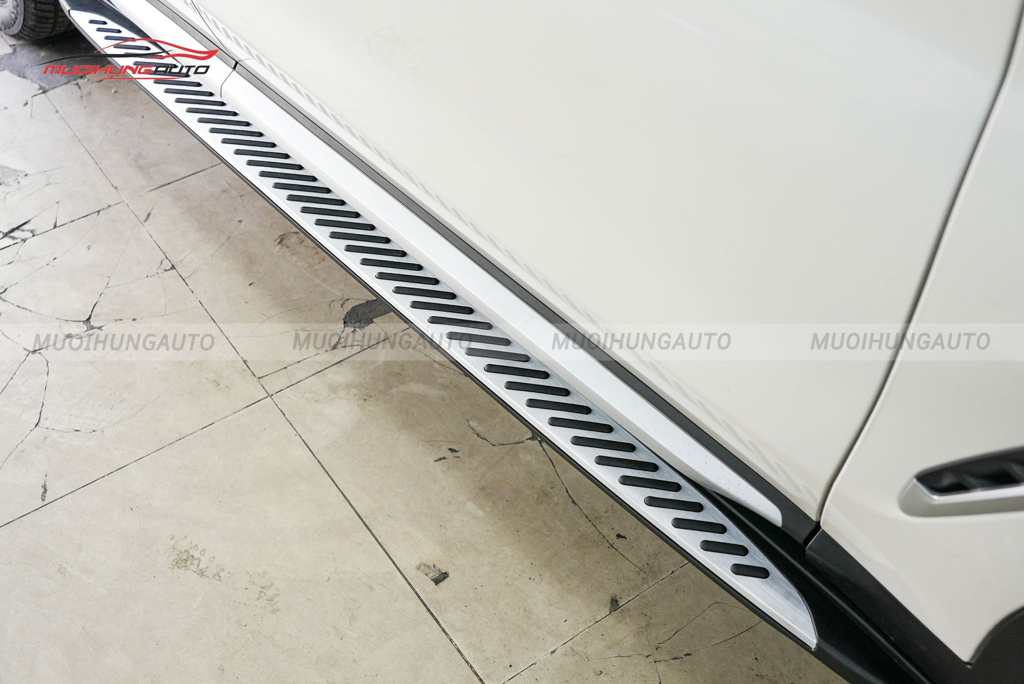 Bệ bước lên xuống BMW X3 2023