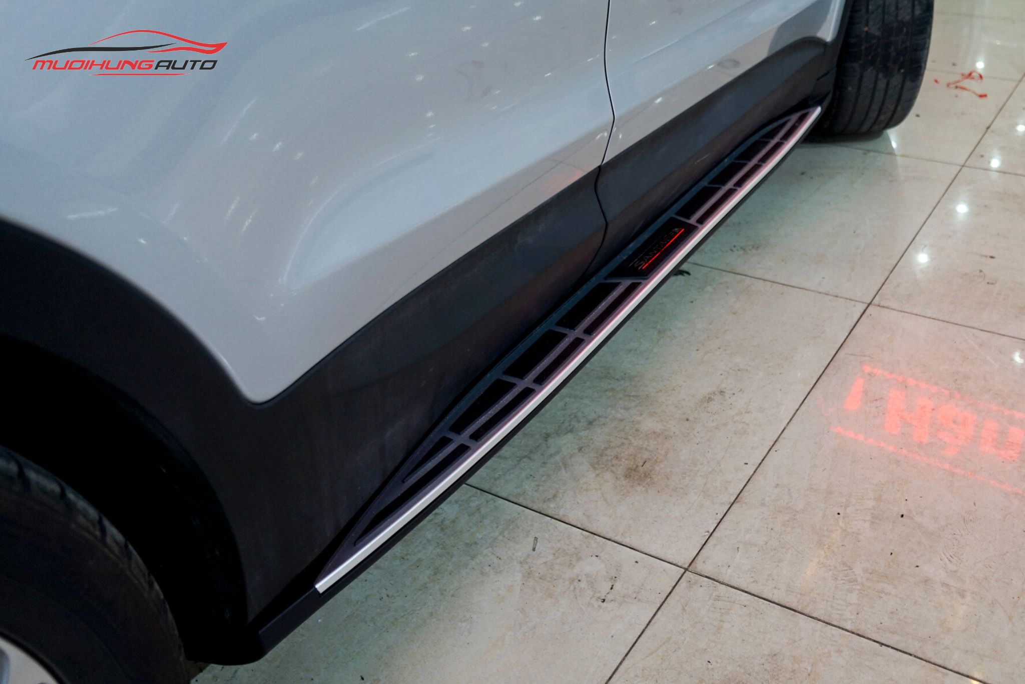 Bệ bước lên xuống Hyundai Santafe 2018