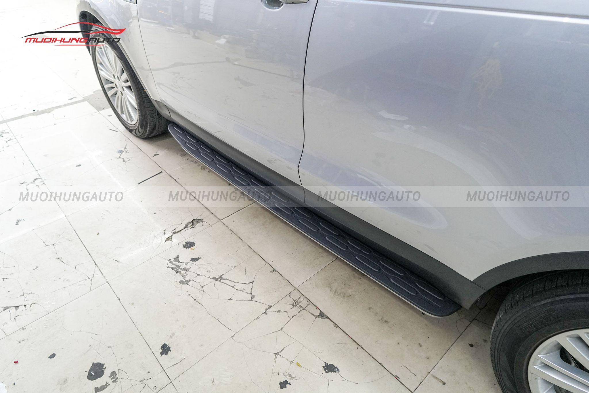 Bệ bước lên xuống Land Rover Discovery 2019