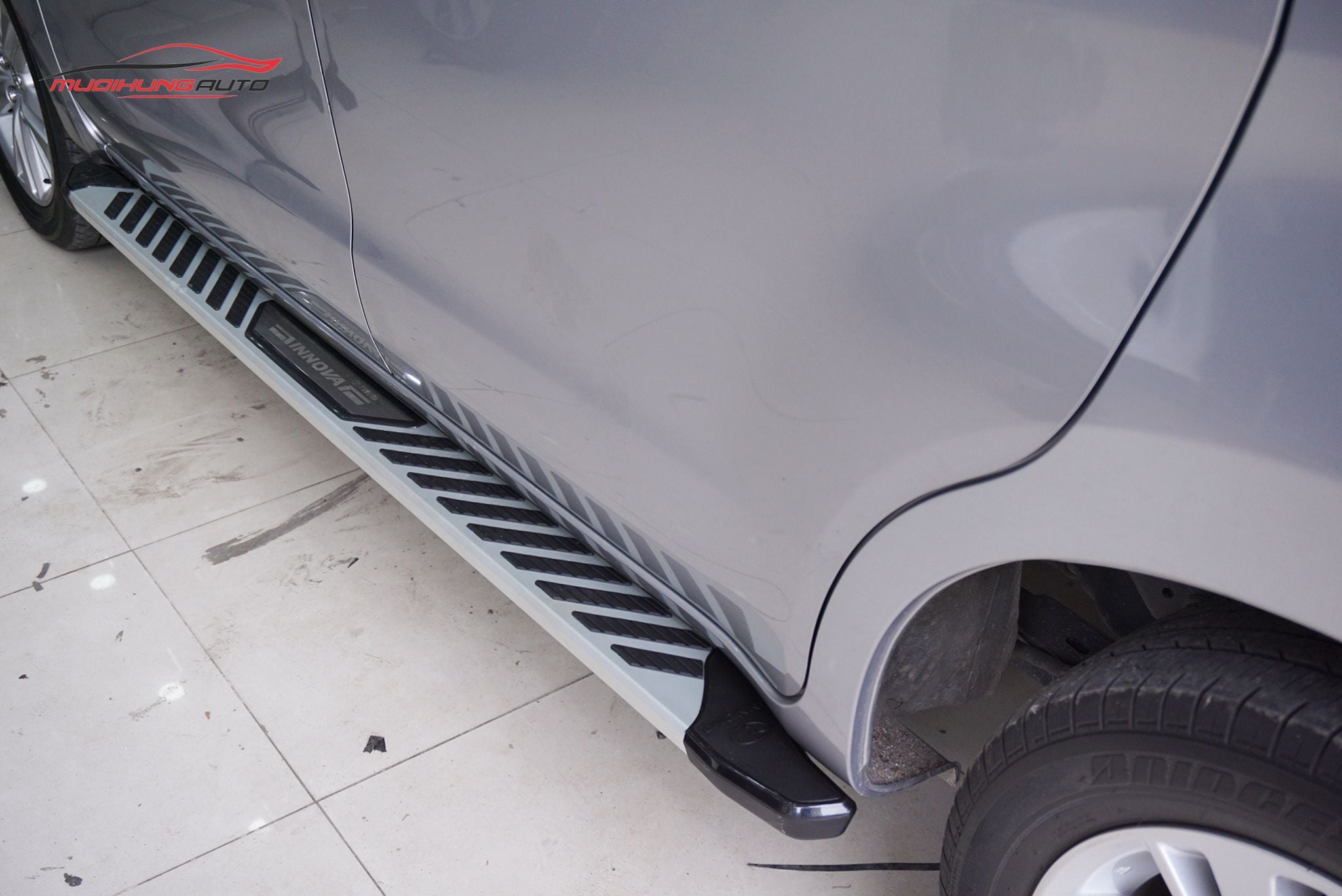 Bệ bước lên xuống Toyota Innova 2007
