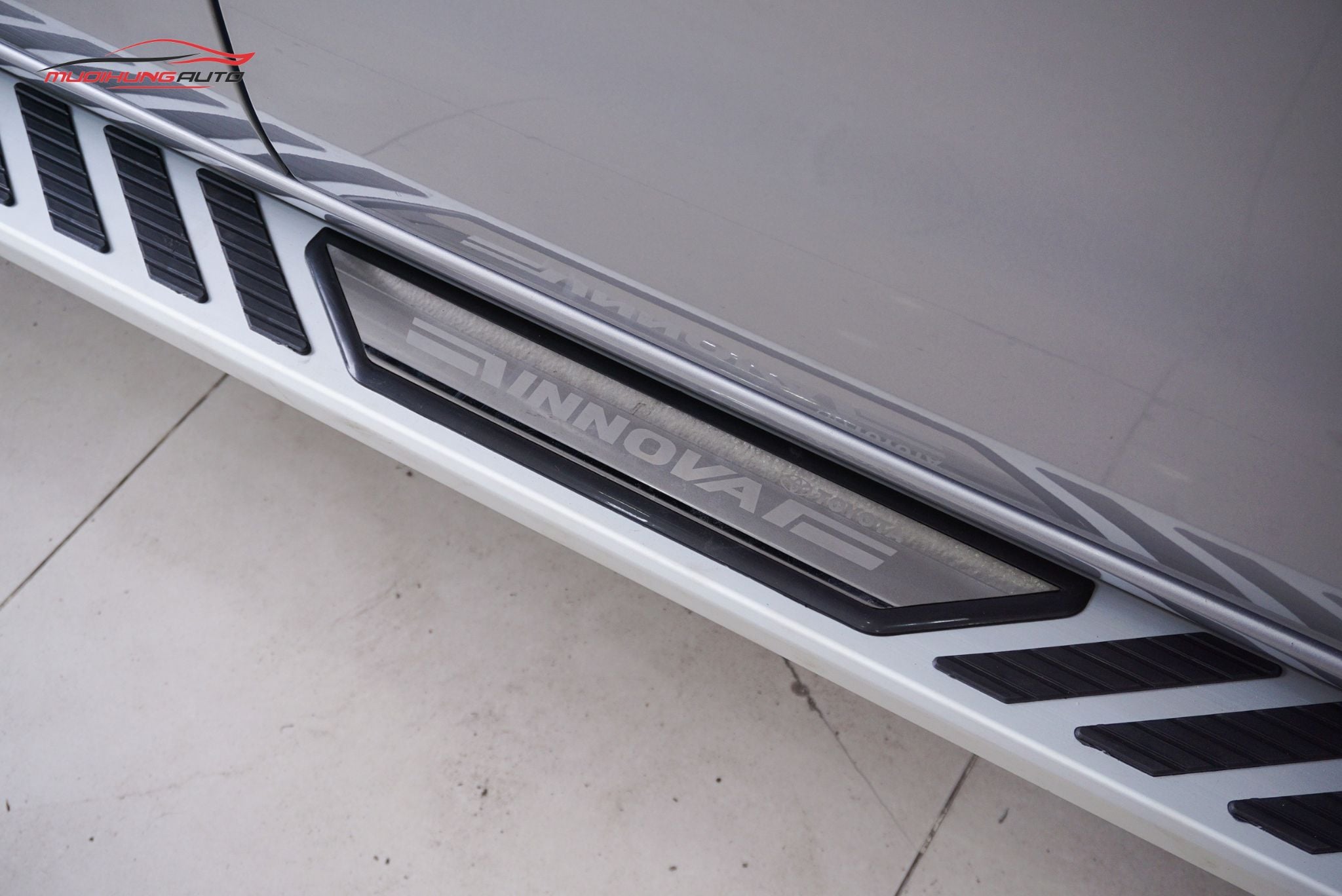 Bệ bước lên xuống Toyota Innova 2019