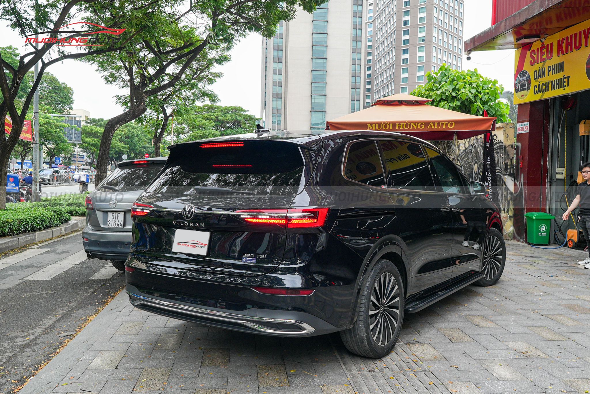 Bệ bước lên xuống Volkswagen Viloran 2024