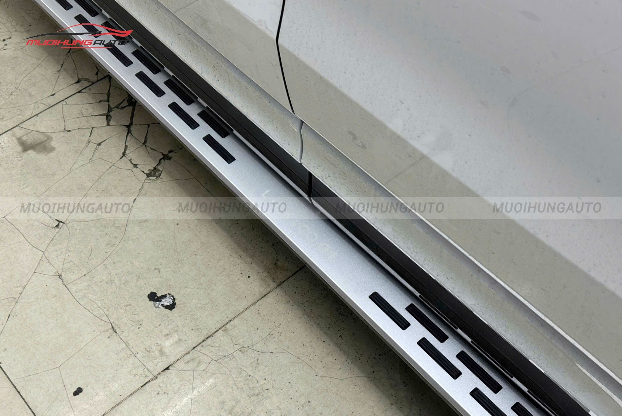 Bệ bước Lynk & Co 01 2025