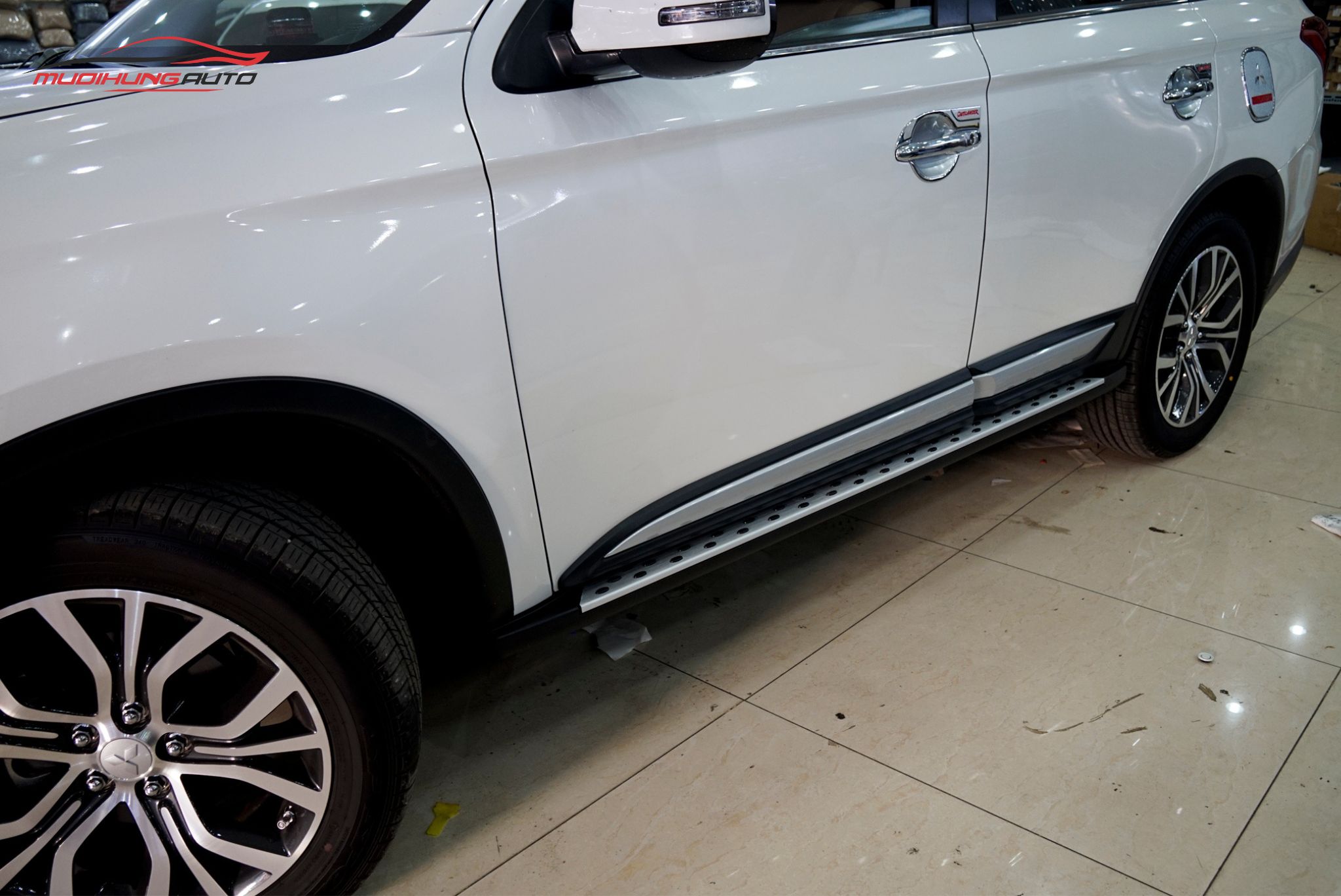 Top 10+ Mẫu Bệ Bước Mitsubishi Outlander Bền Đẹp Nhất 2025