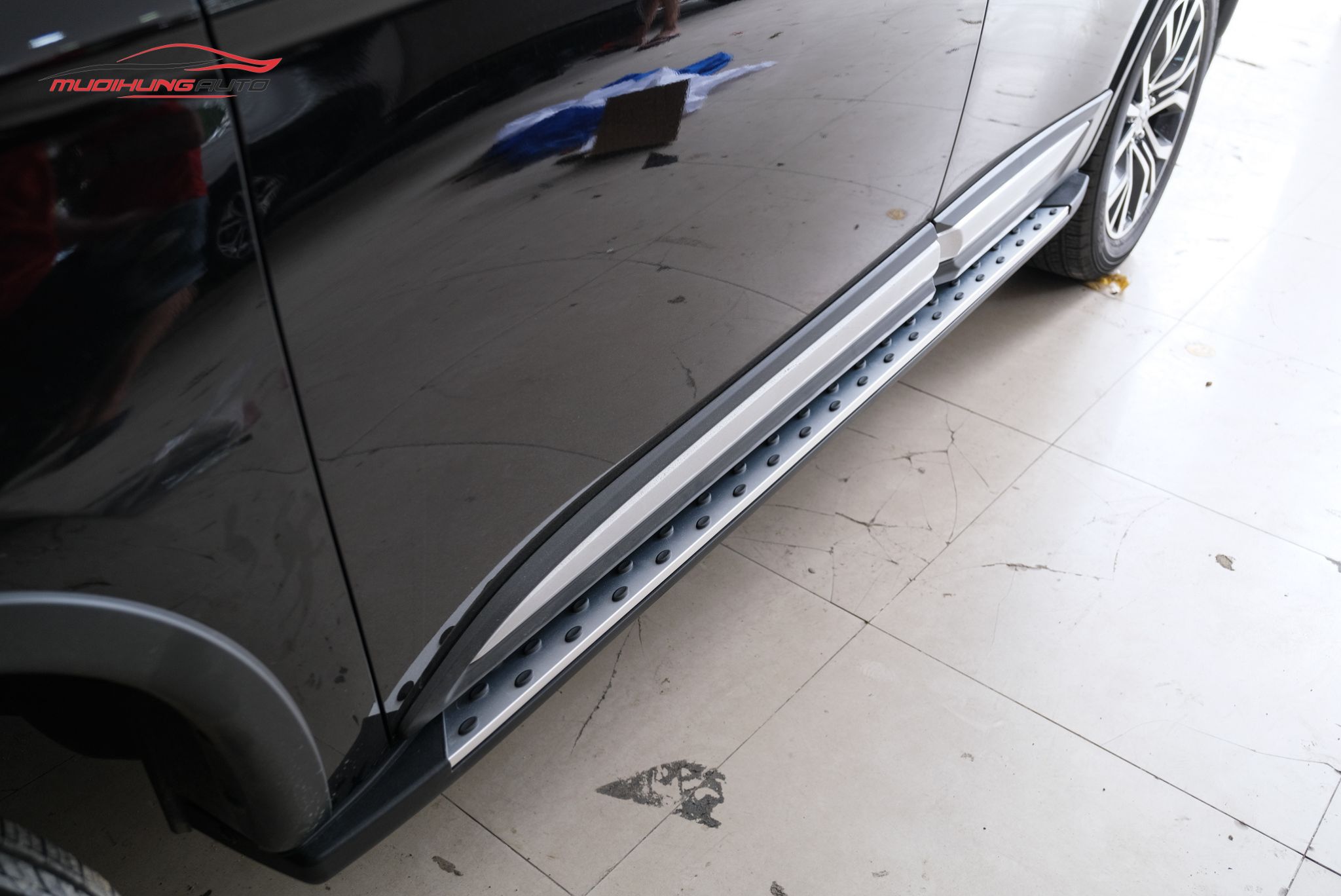 Bệ bước Mitsubishi Outlander