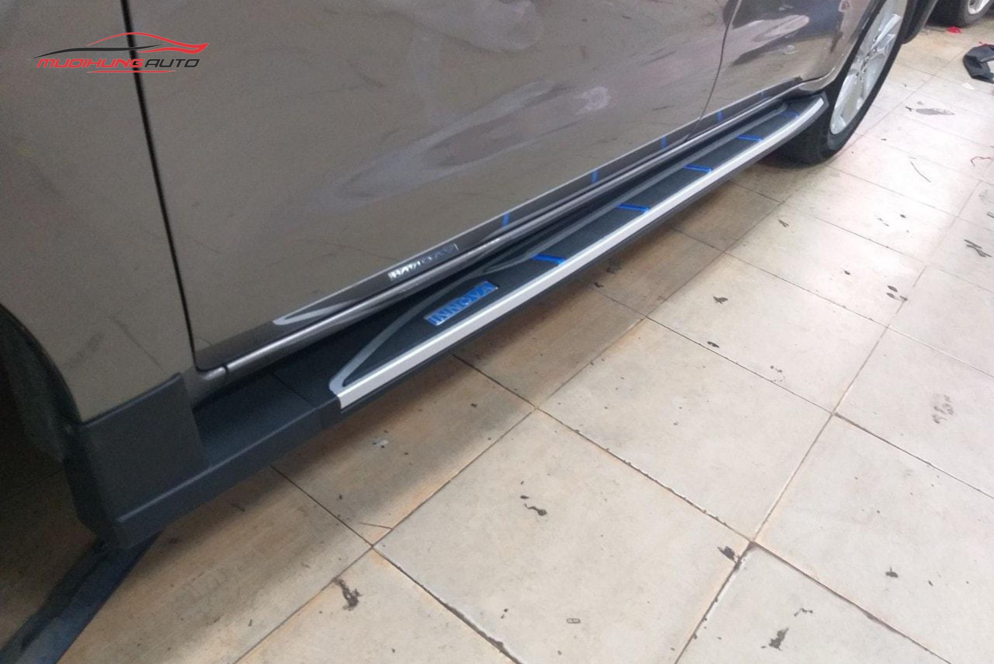 Bệ bước ô tô Toyota Innova 2009