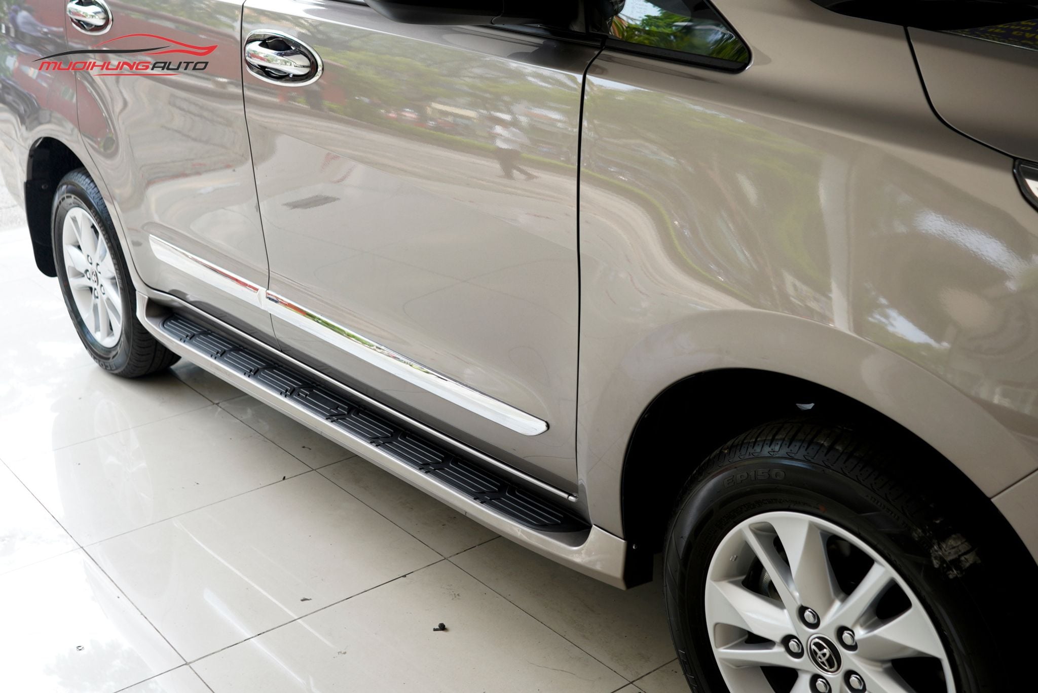 Bệ bước Toyota Innova 2007