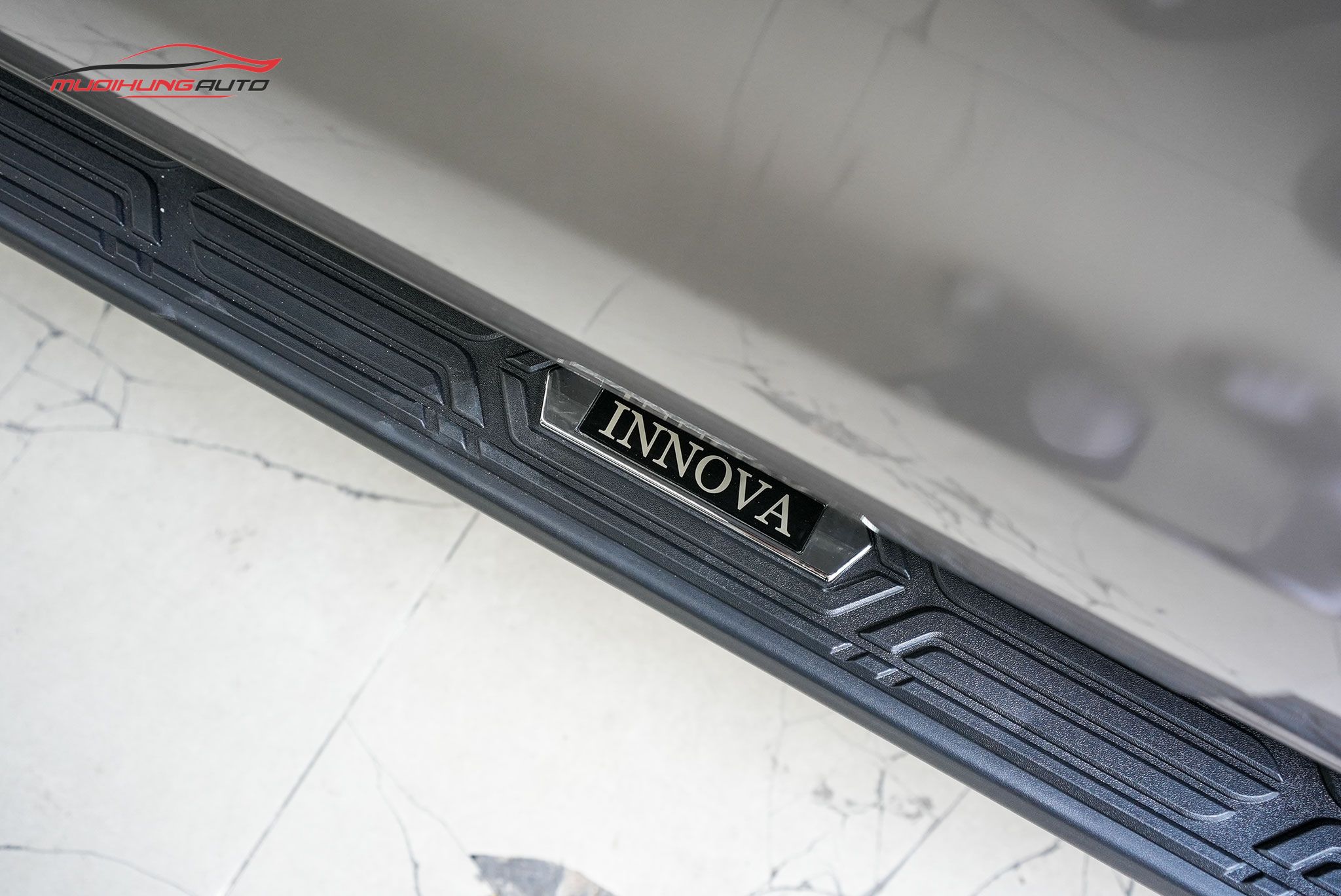 Bệ bước Toyota Innova 2008