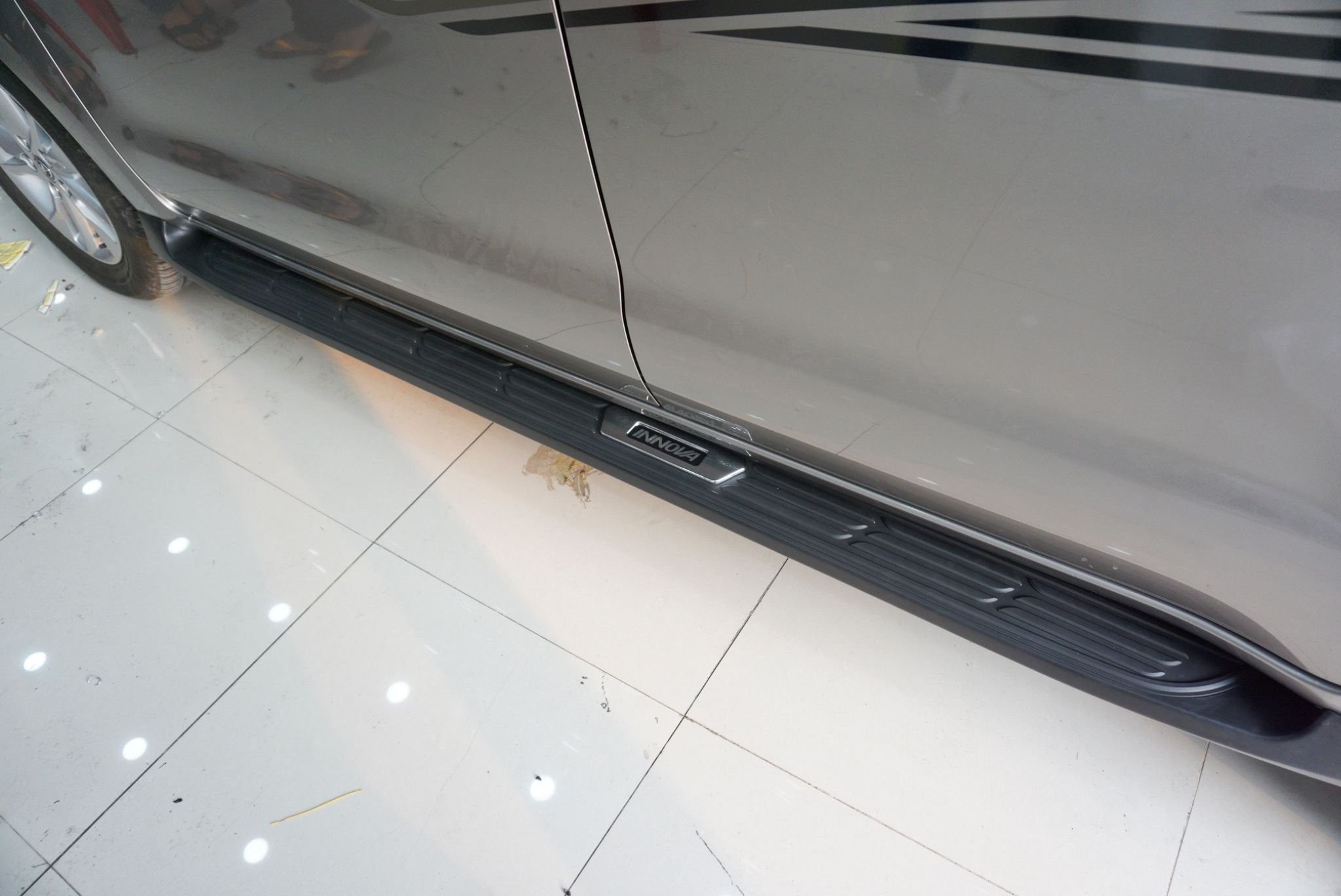 Top 10+ Mẫu Bệ Bước Toyota Innova Bền Đẹp Nhất 2025