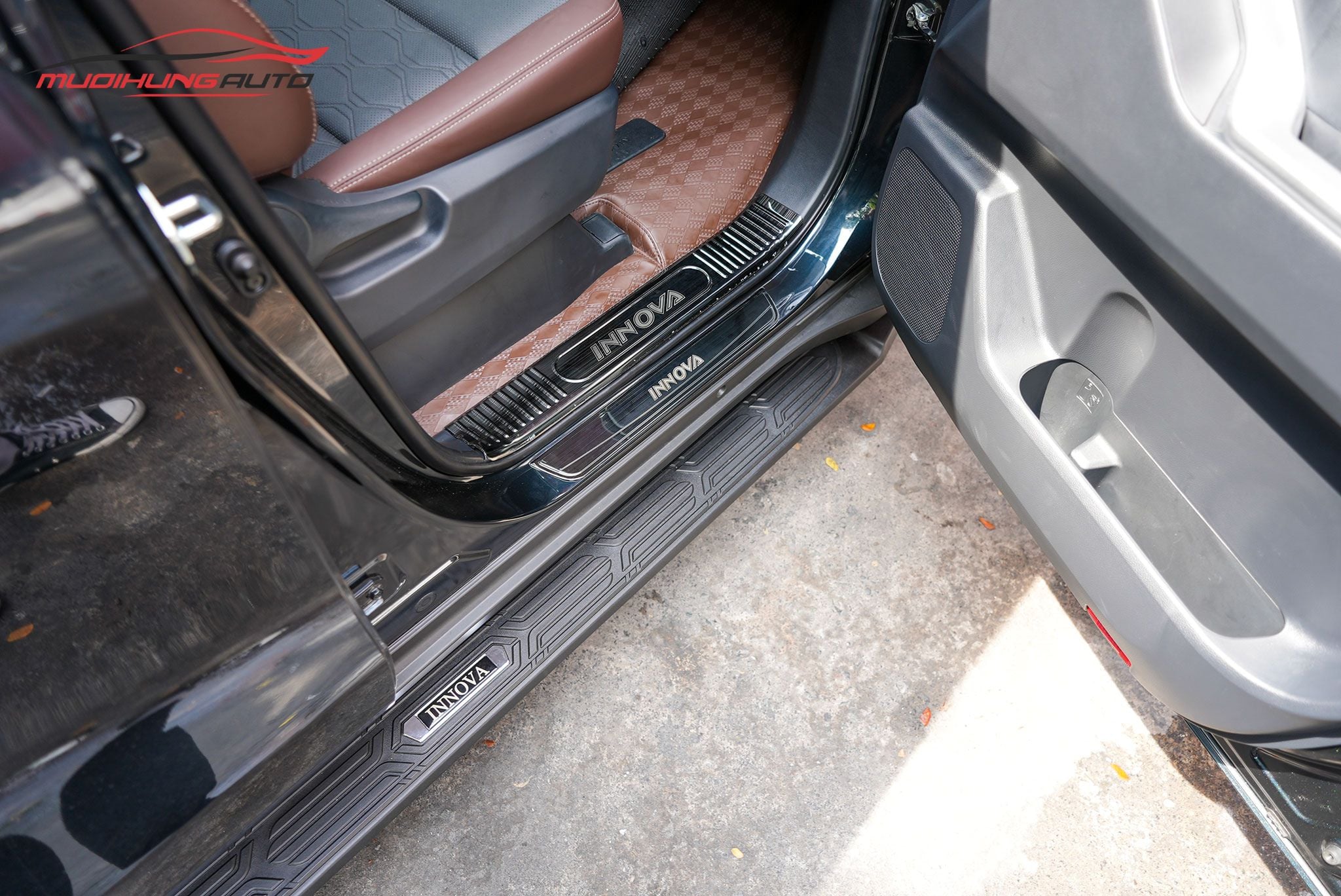 Bệ bước Toyota Innova Cross 2024