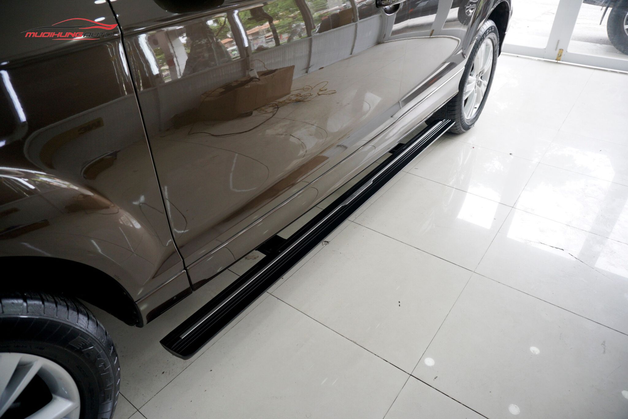 Bệ bước tự động Audi Q7 2018