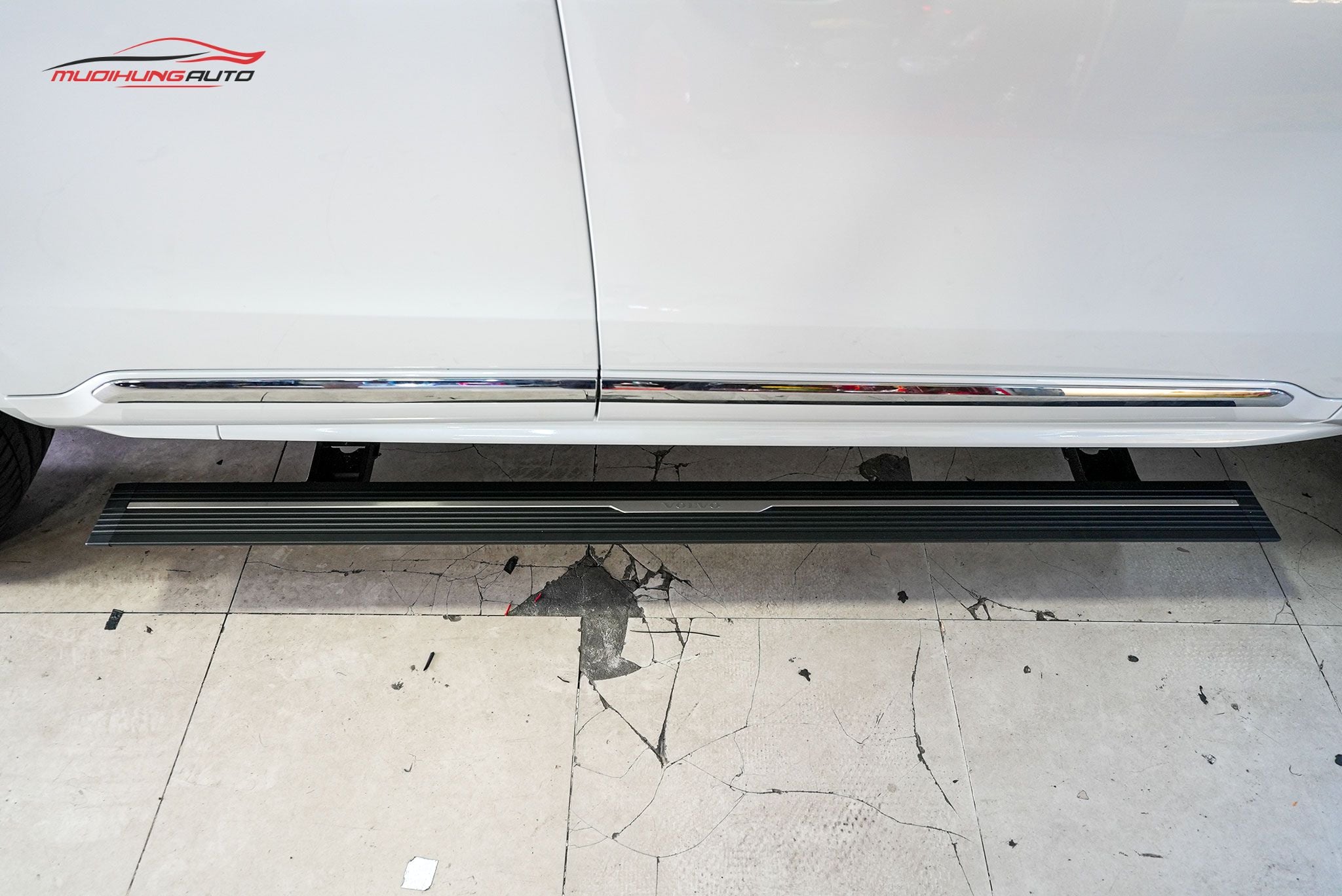 Bệ bước tự động cho xe Volvo XC90 2023