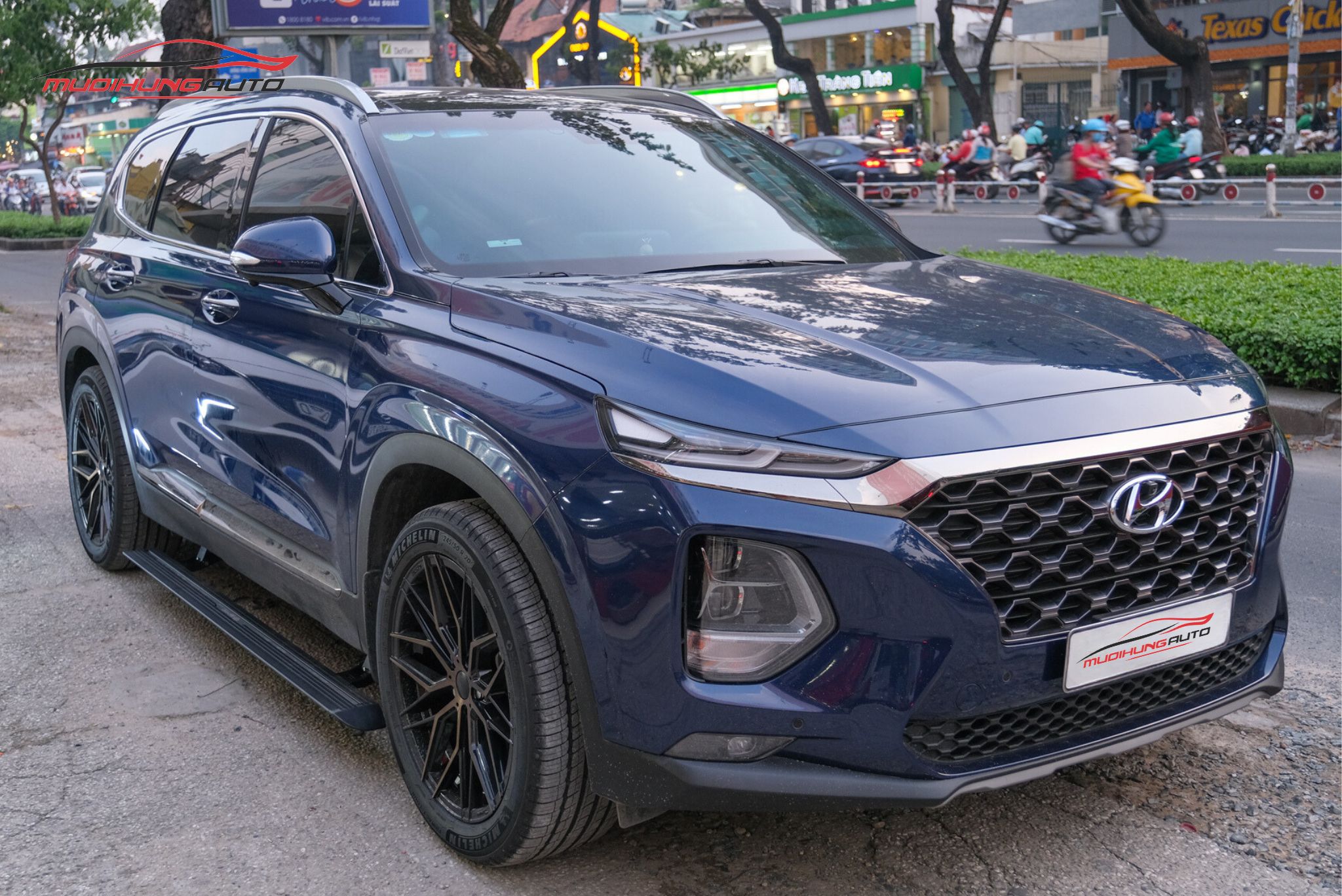 Bệ bước tự động Hyundai Santafe 2019