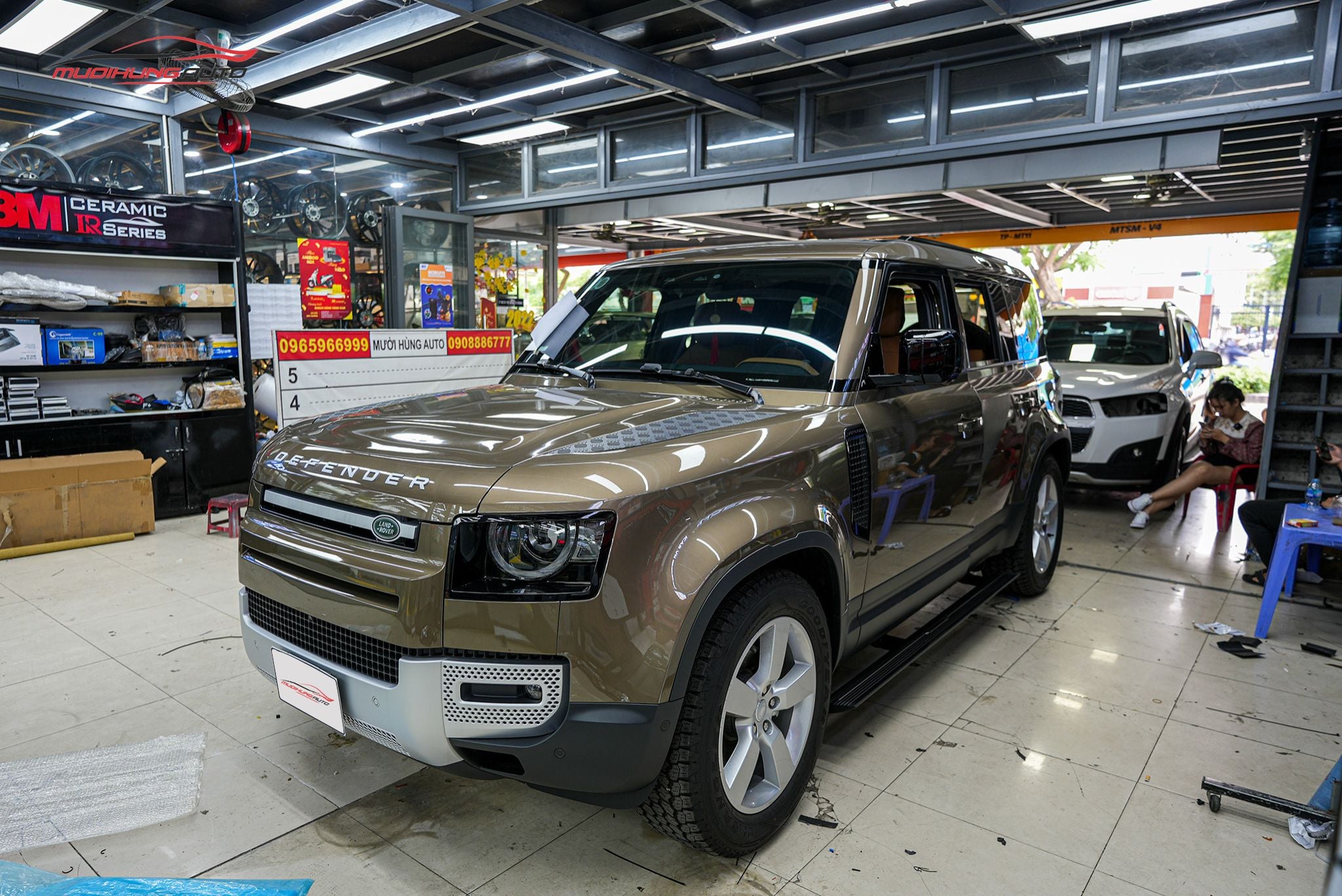 Bệ bước tự động Land Rover Defender 2022