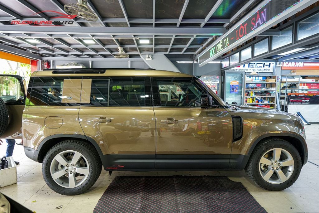 Bệ bước tự động Land Rover Defender