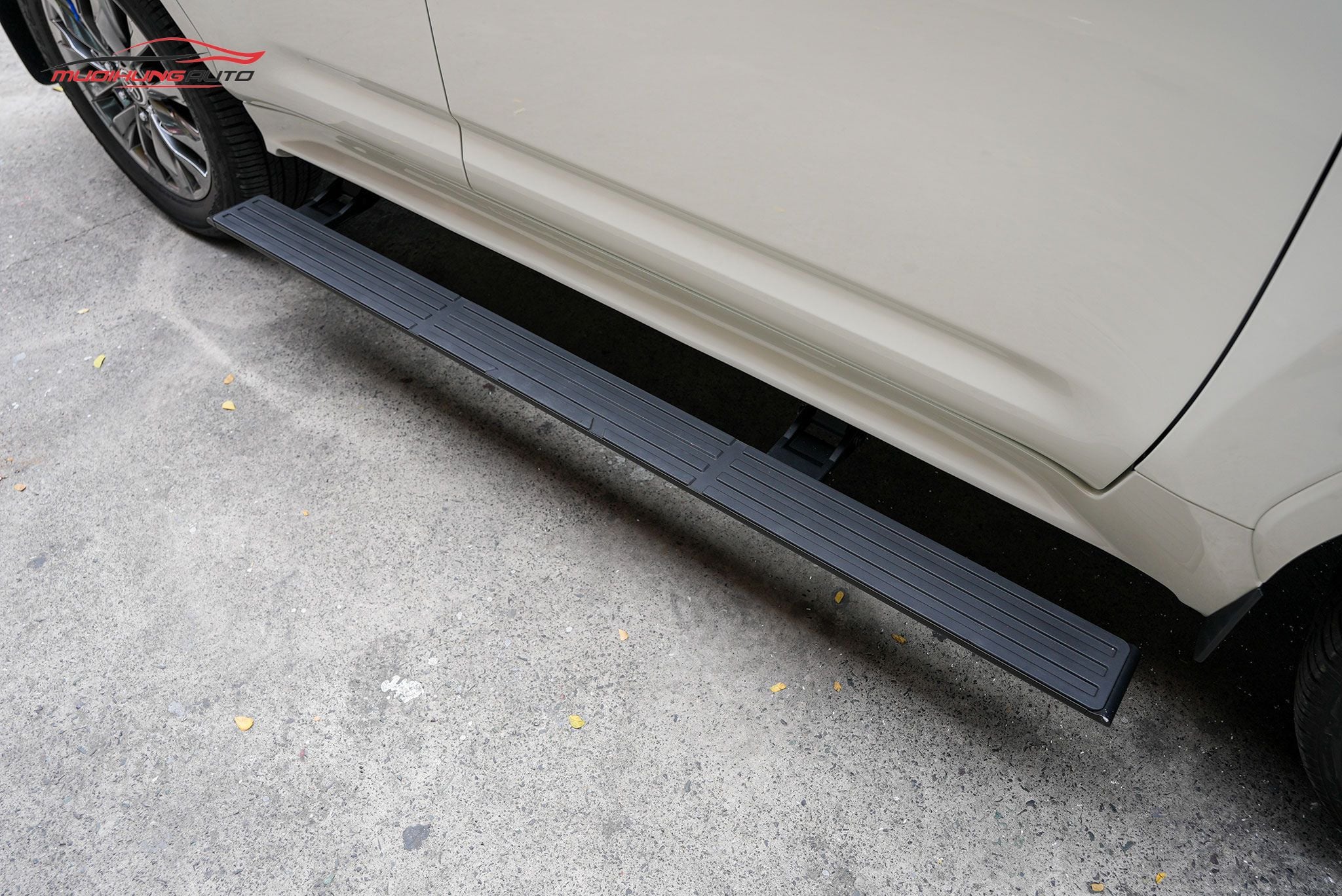 Bệ bước tự động ô tô Toyota Land Cruiser Prado LC300 2023