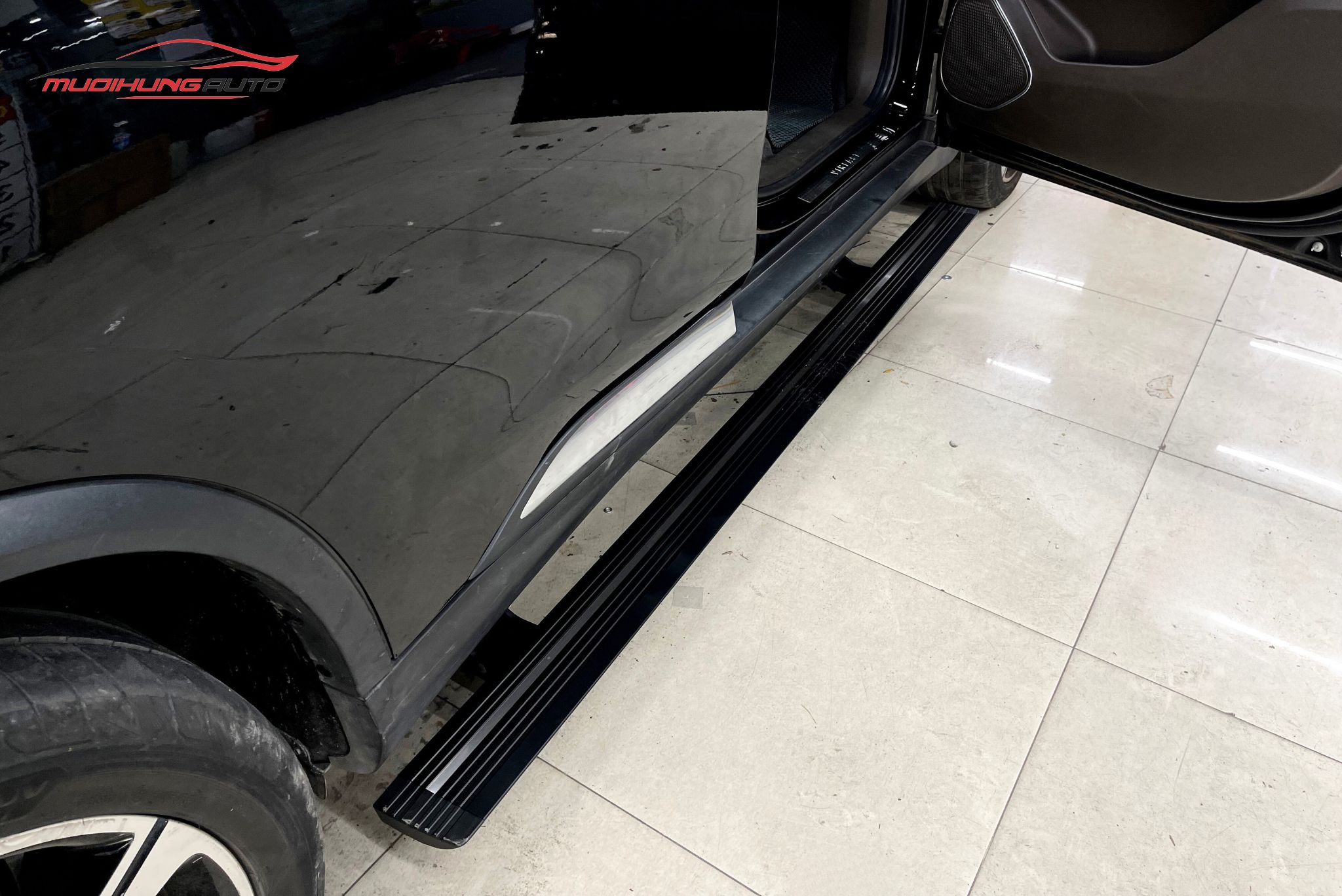 Bệ bước tự động Vinfast President