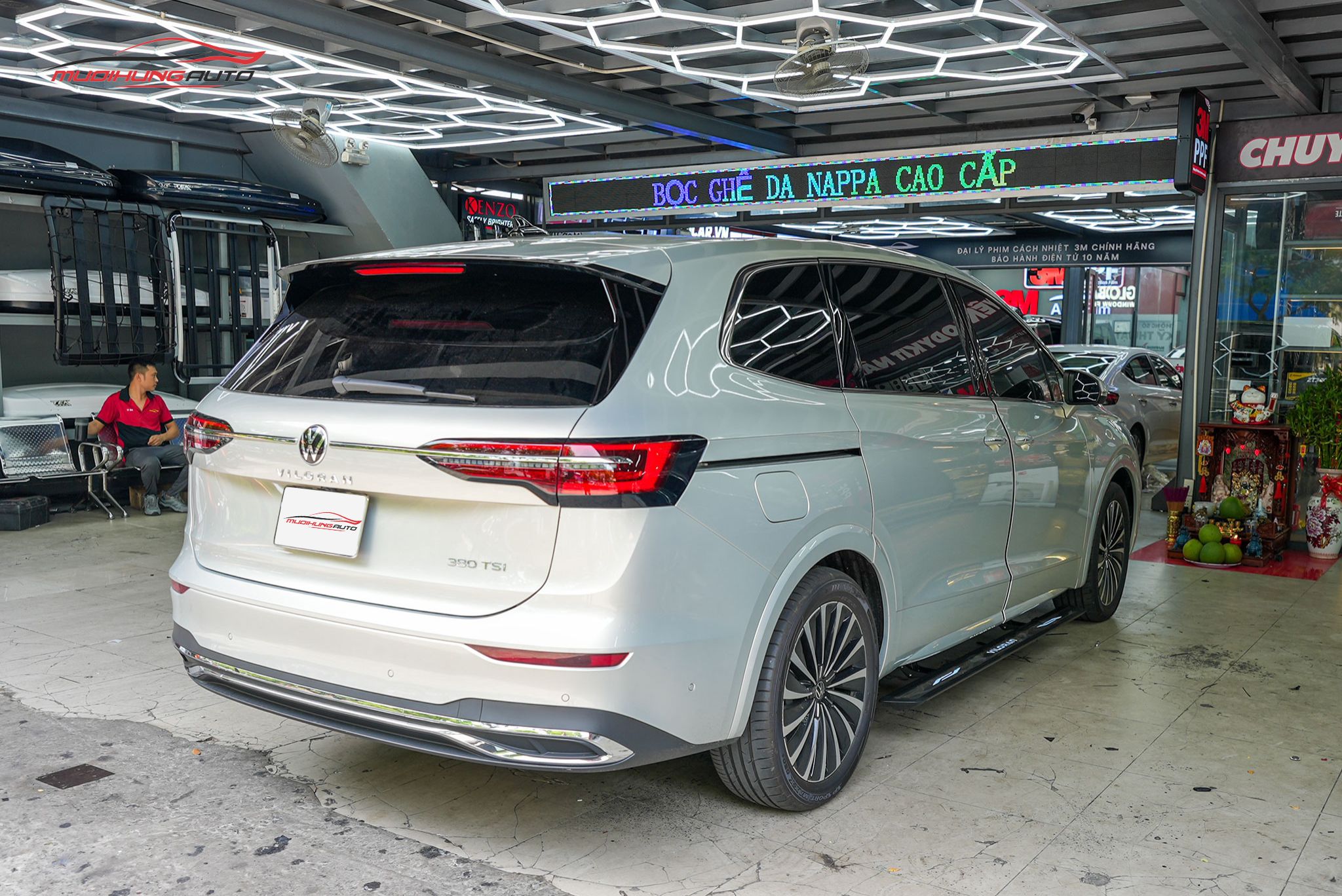 Bệ bước tự động Volkswagen Viloran 2024