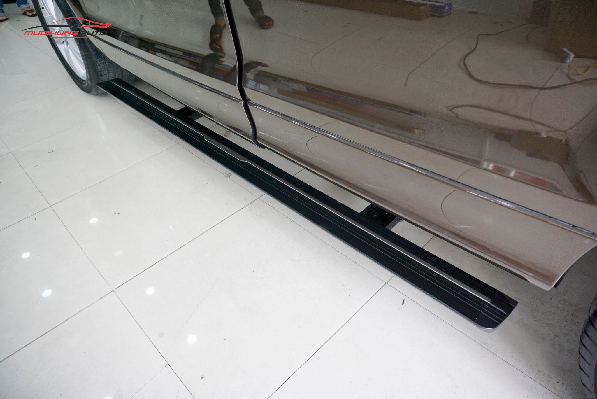 Bệ bước tự động xe Audi Q7 2018