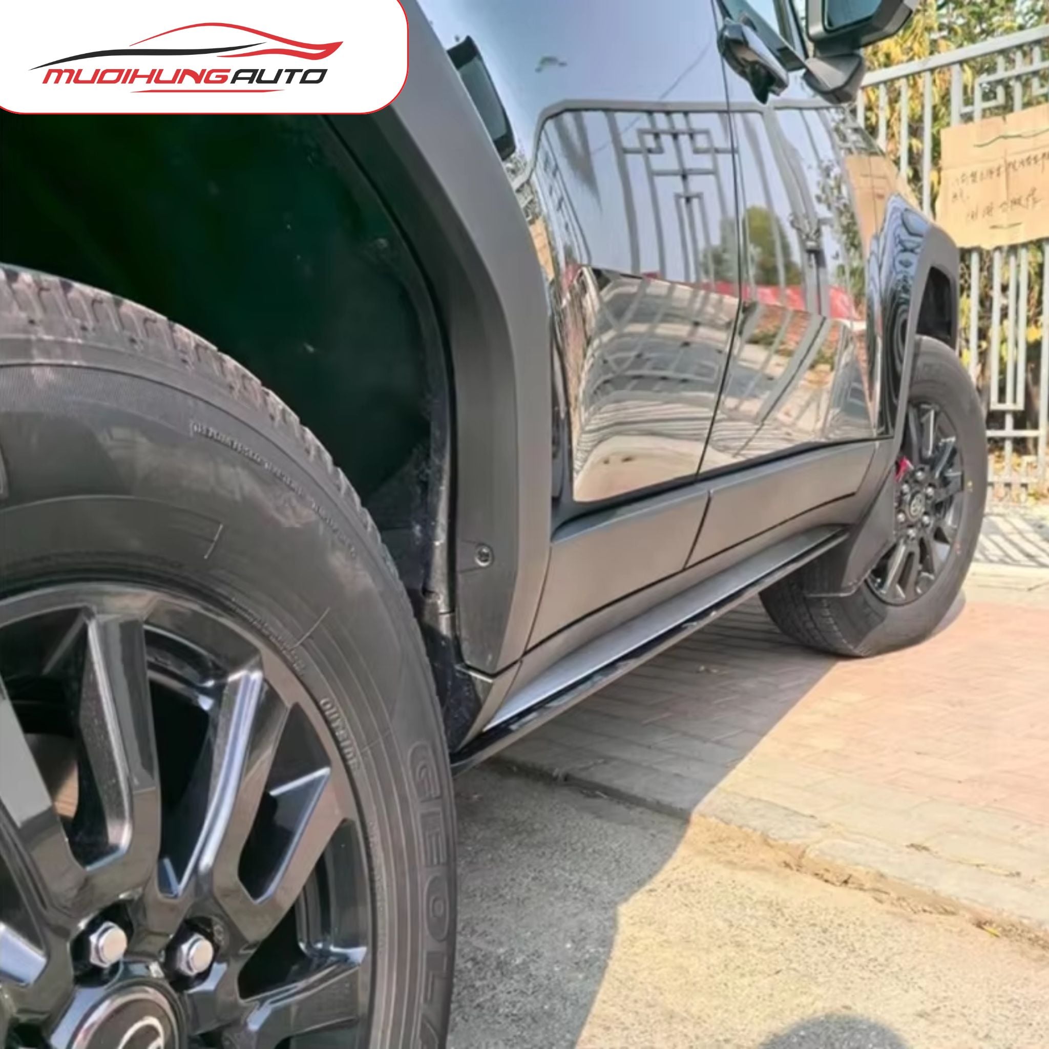 Bệ bước tự động xe Toyota Land Crruiser Prado LC250 2025