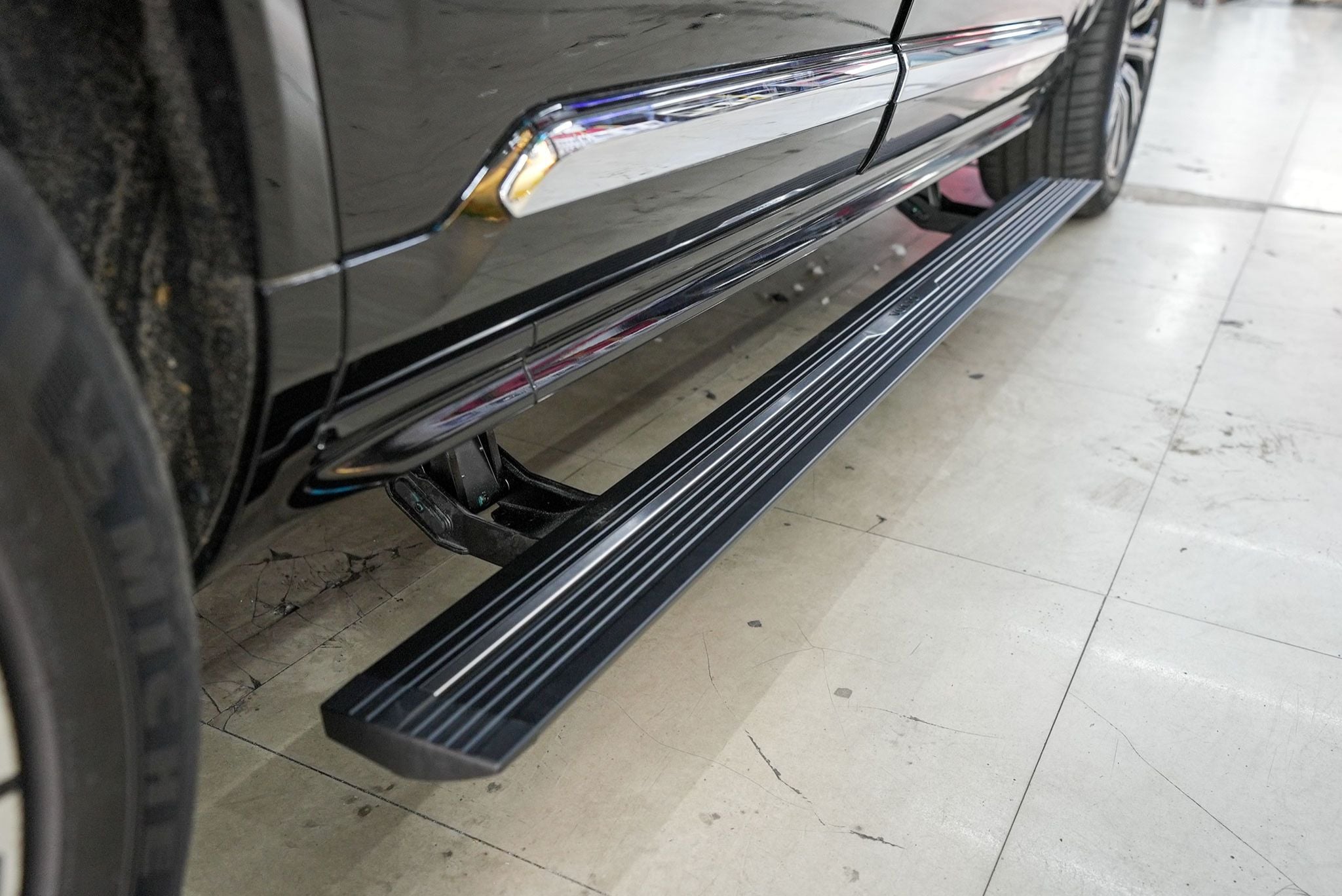 Bệ bước tự động xe Volvo XC90 2022