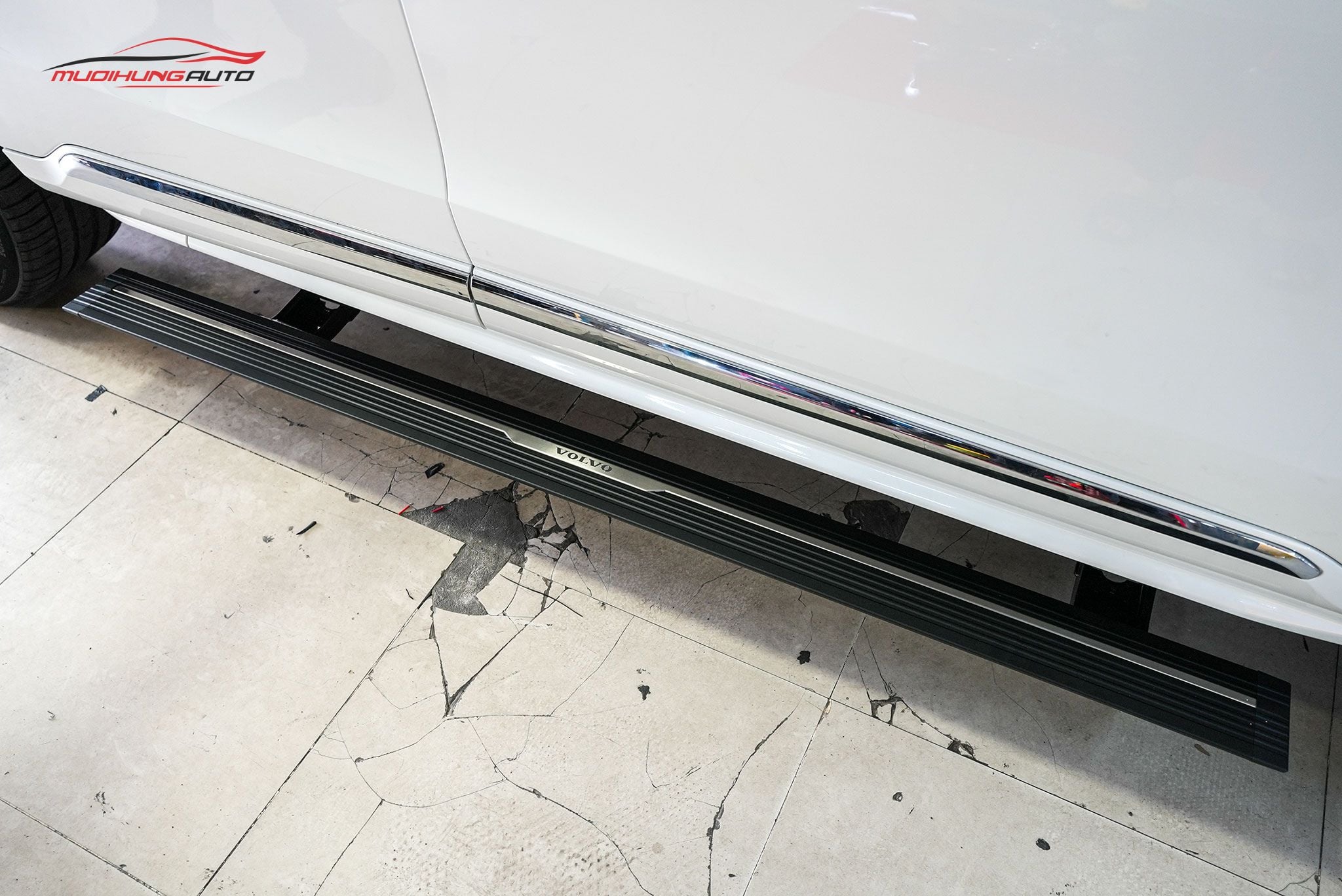 Bệ bước tự động xe Volvo XC90 2023