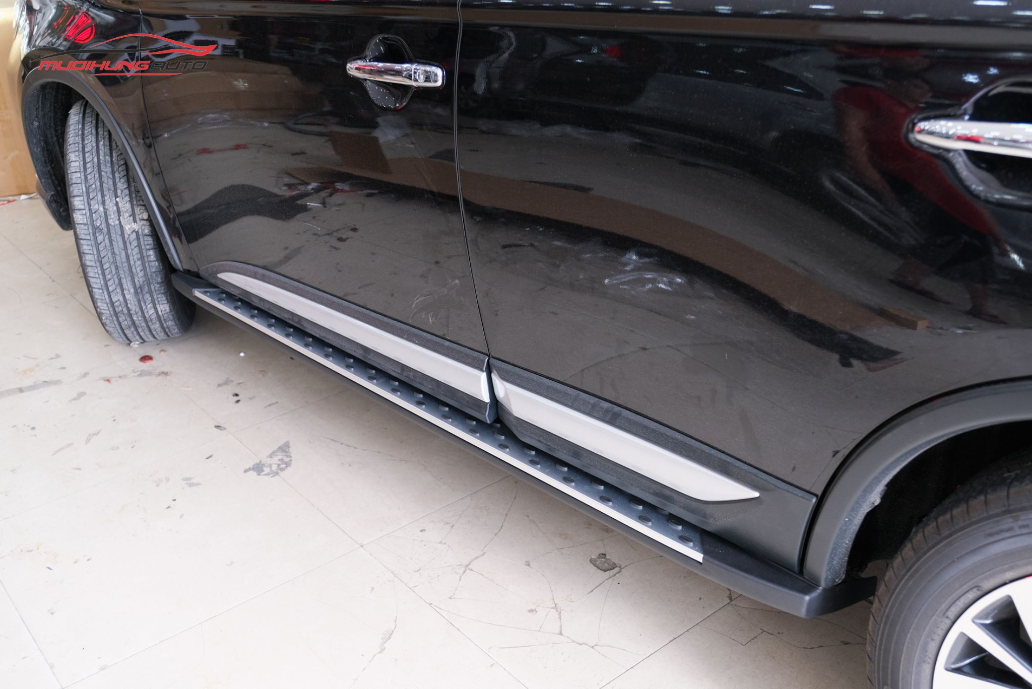 Bệ bước xe Mitsubishi Outlander