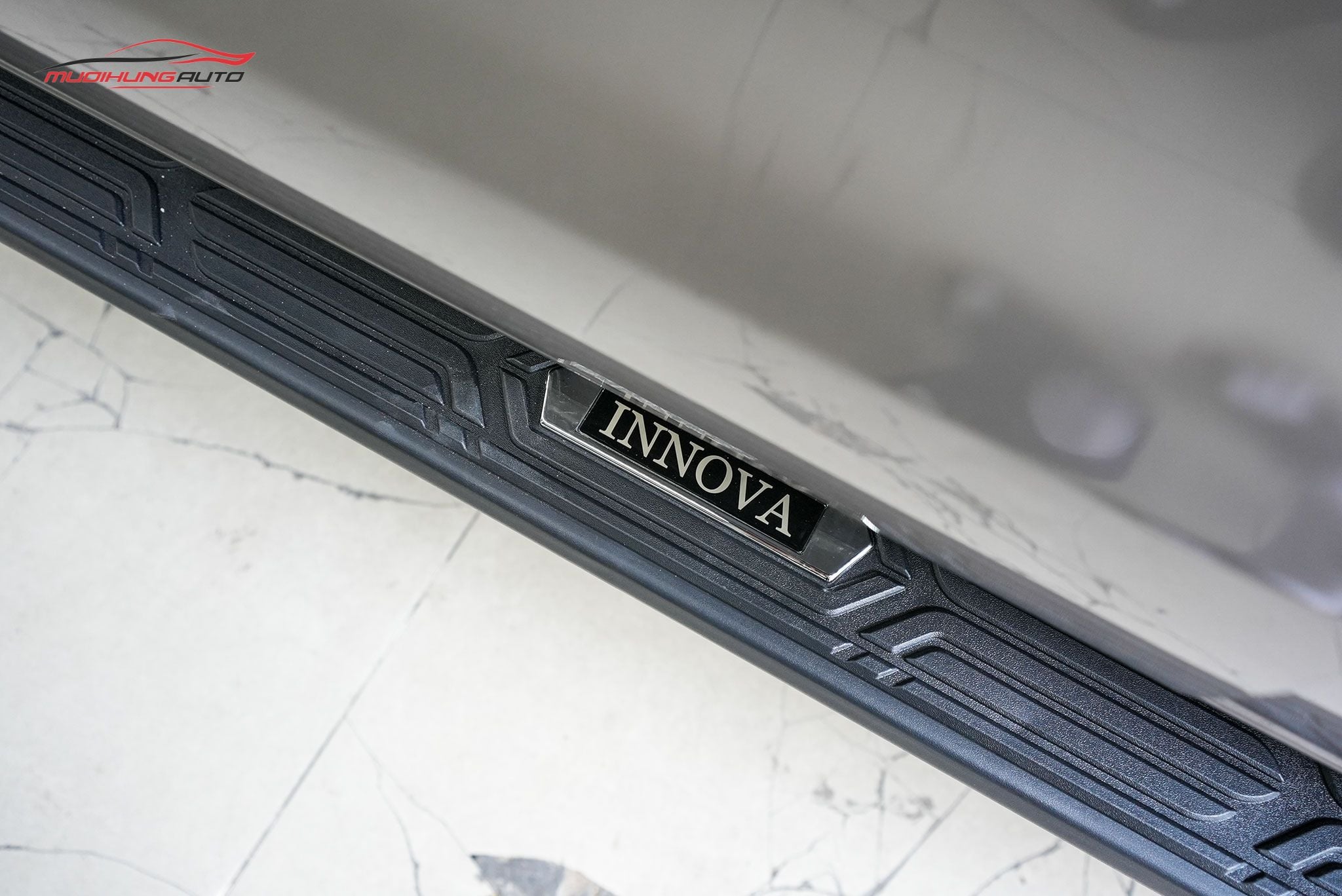 Bệ bước xe Toyota Innova 2019