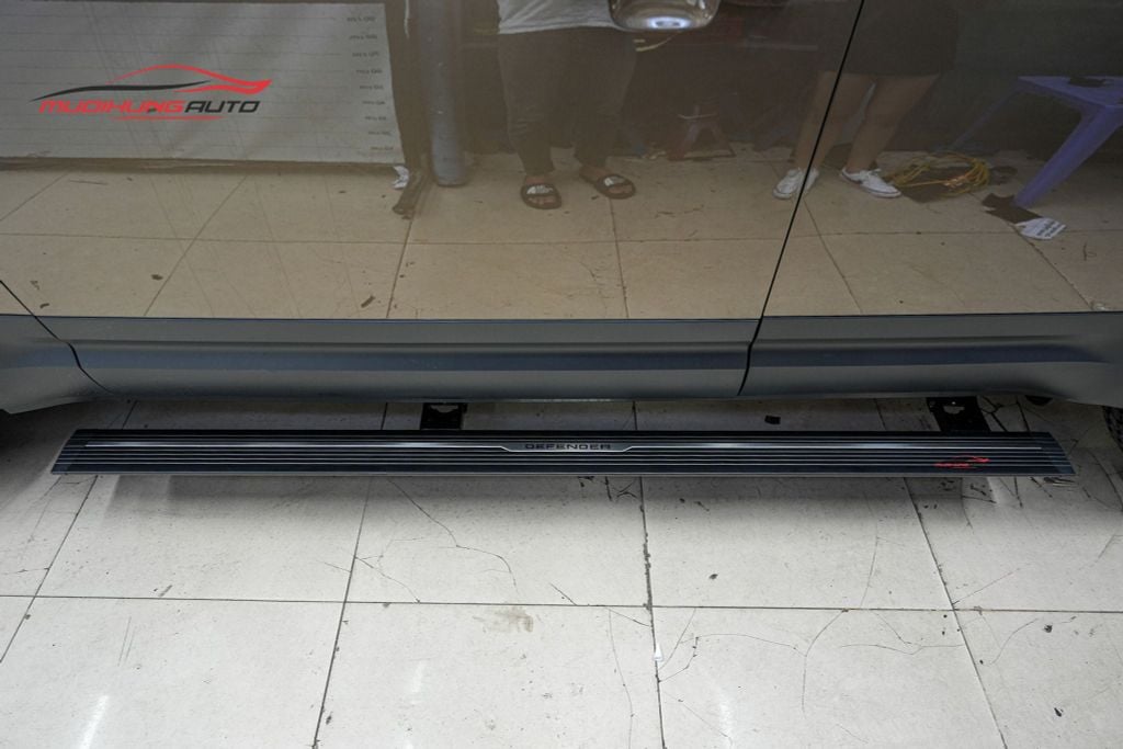 Bệ điện Land Rover Defender
