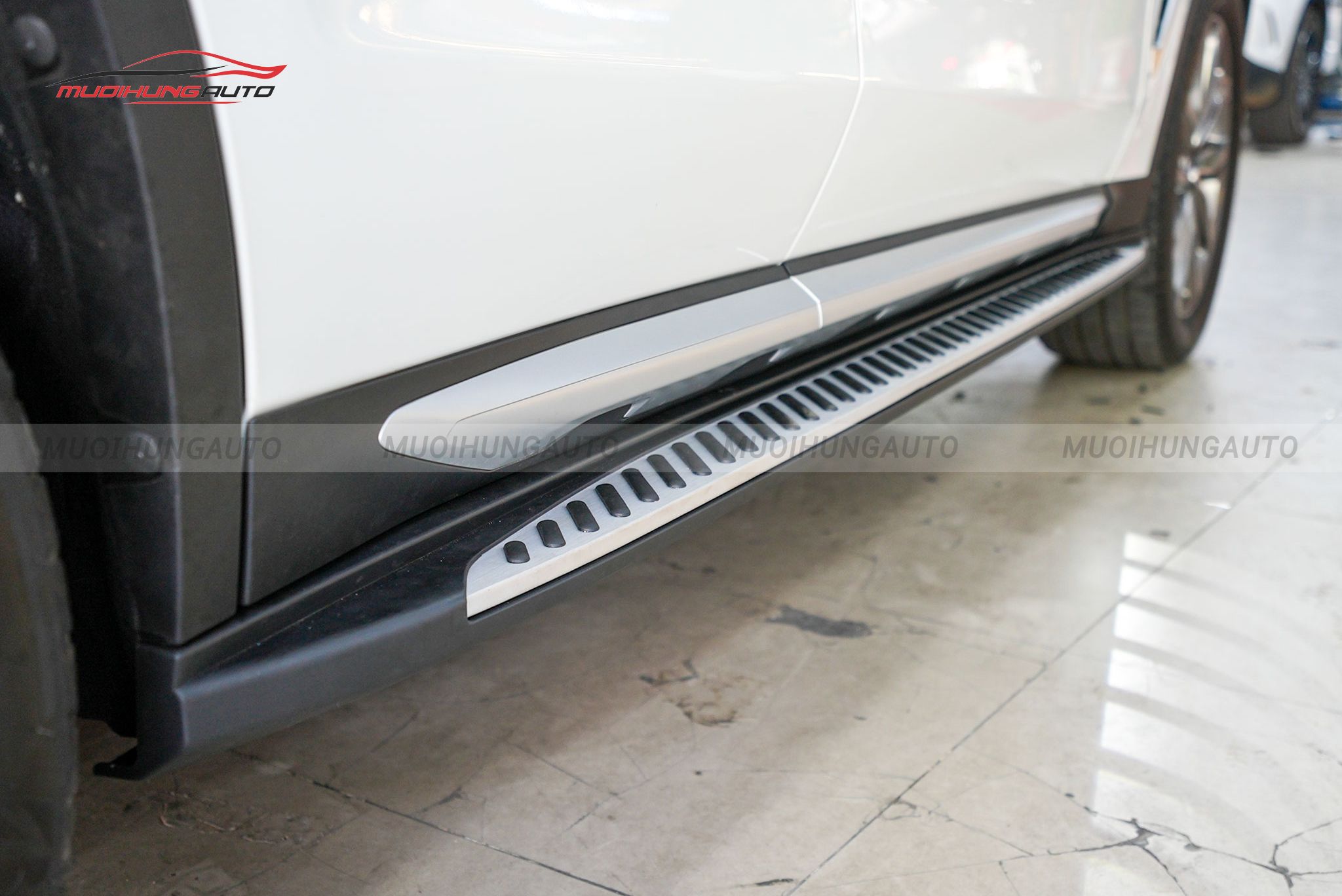 Bệ lên xuống BMW X3 2023