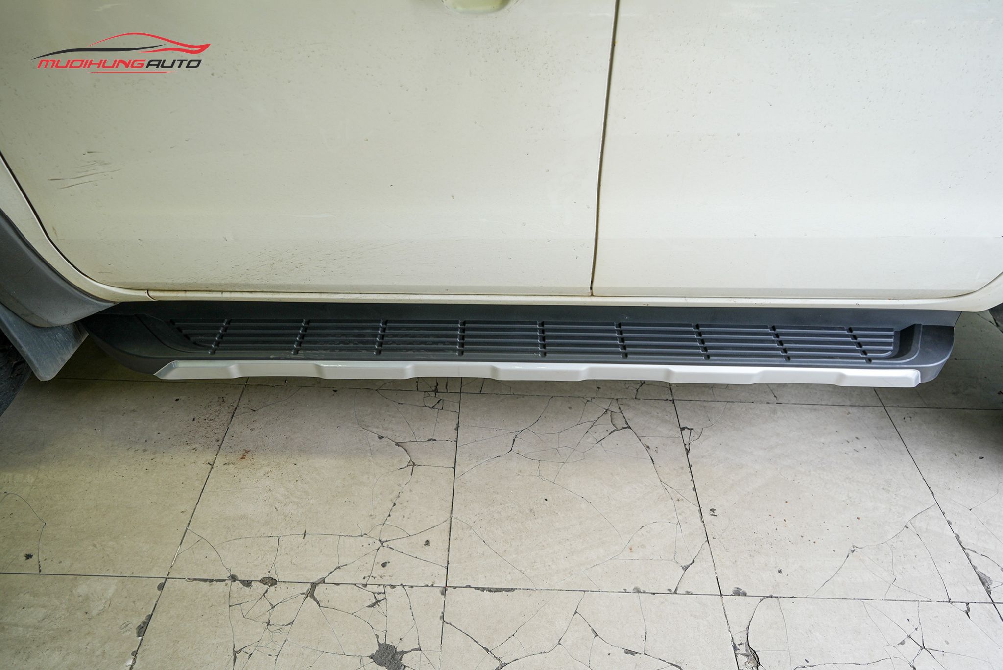 Bệ lên xuống Ford Ranger