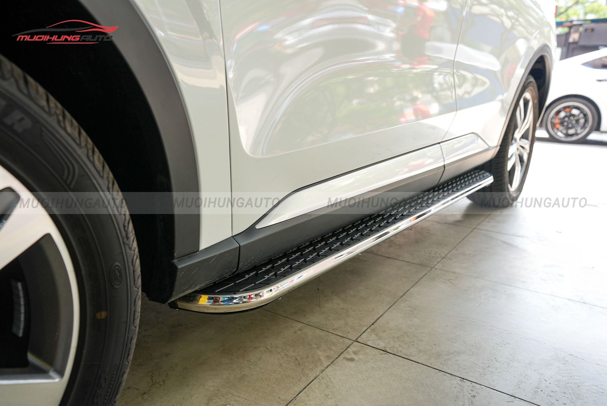 Bệ lên xuống Ford Territory 2024