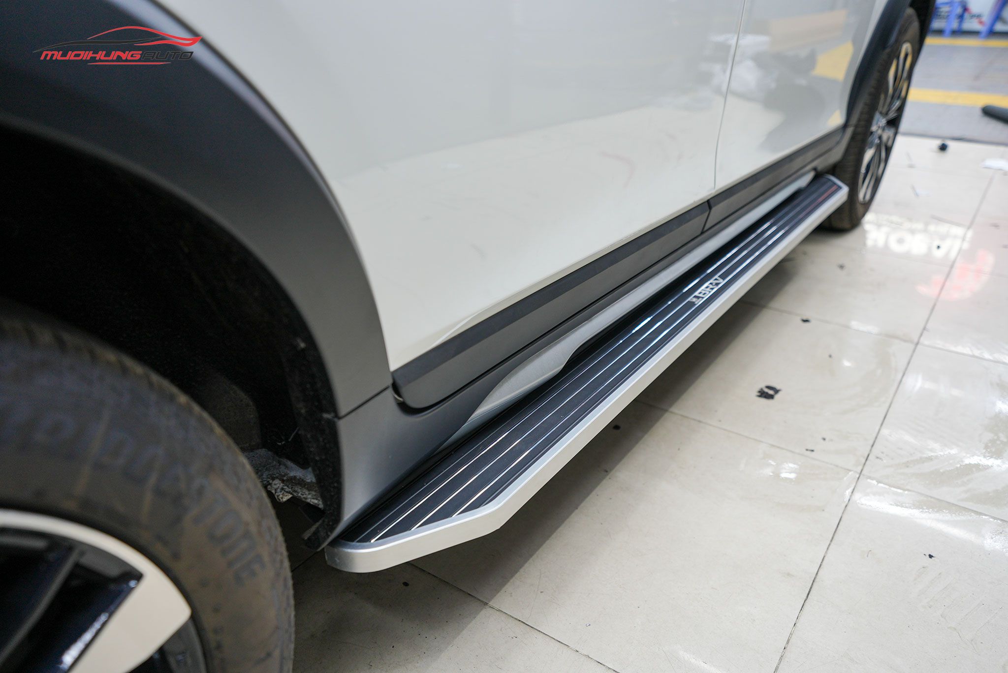Bệ lên xuống Honda BRV