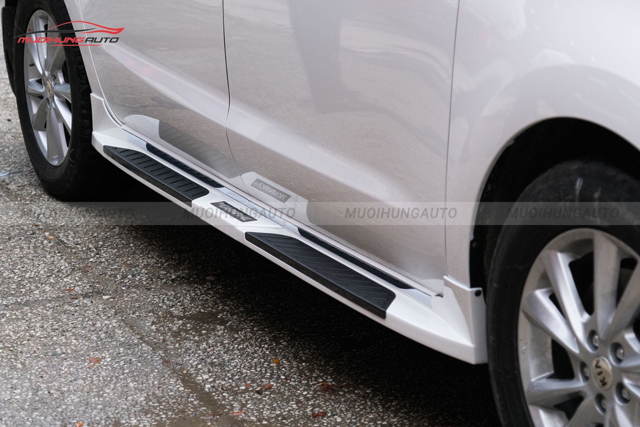 Bệ lên xuống Kia Sedona 2020