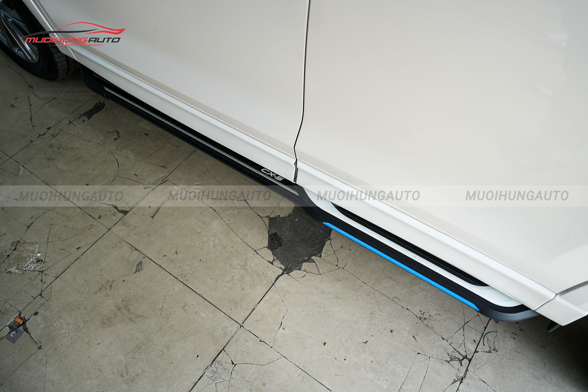 Bệ lên xuống Mazda CX5 2024