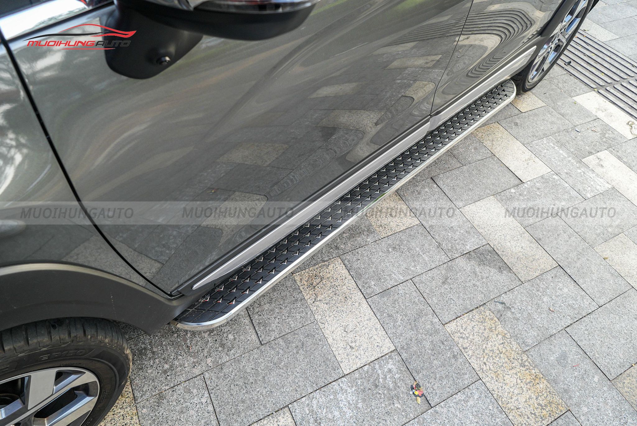 Bệ lên xuống Mitsubishi Xpander Cross 2024