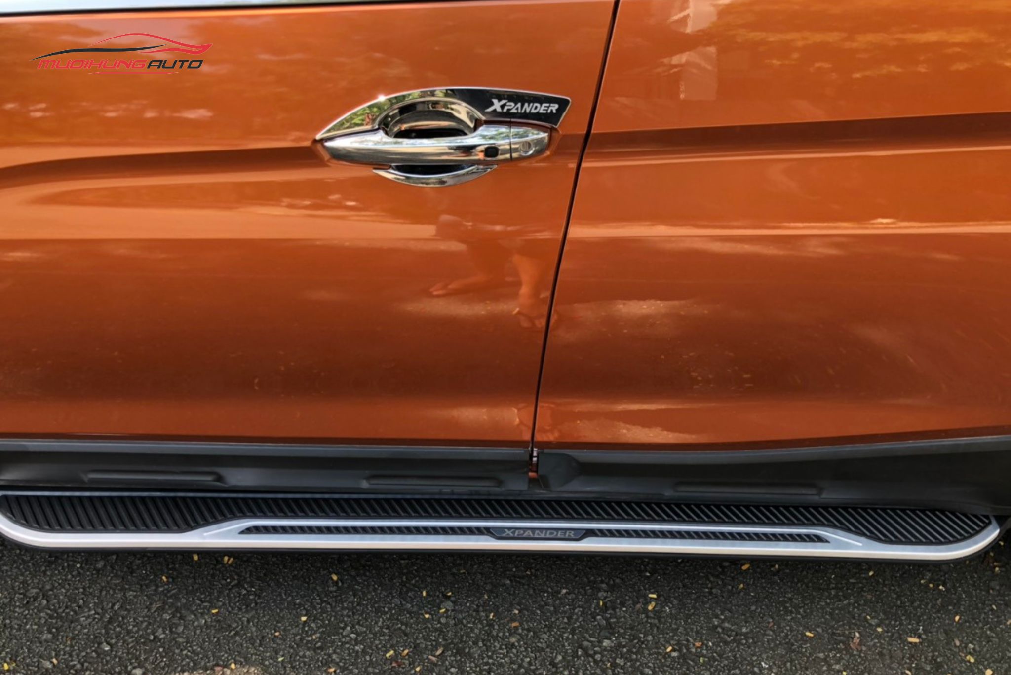 Bệ lên xuống Mitsubishi Xpander