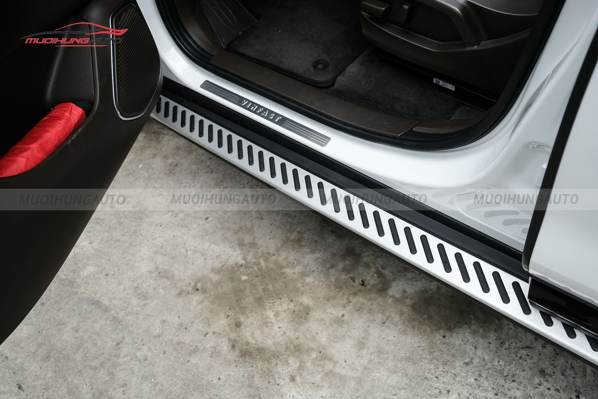 Bệ lên xuống Vinfast LUX SA 2.0 2019