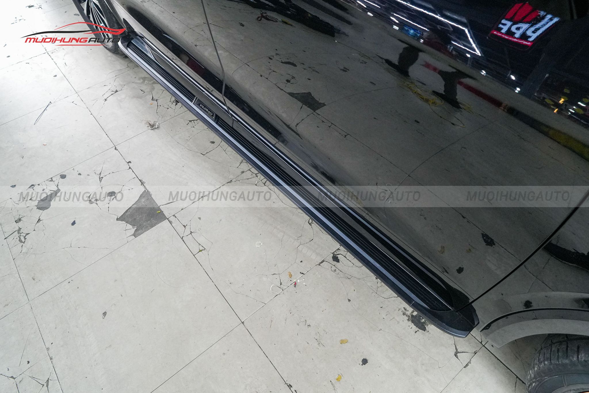 Bệ lên xuống Volkswagen Viloran 2024