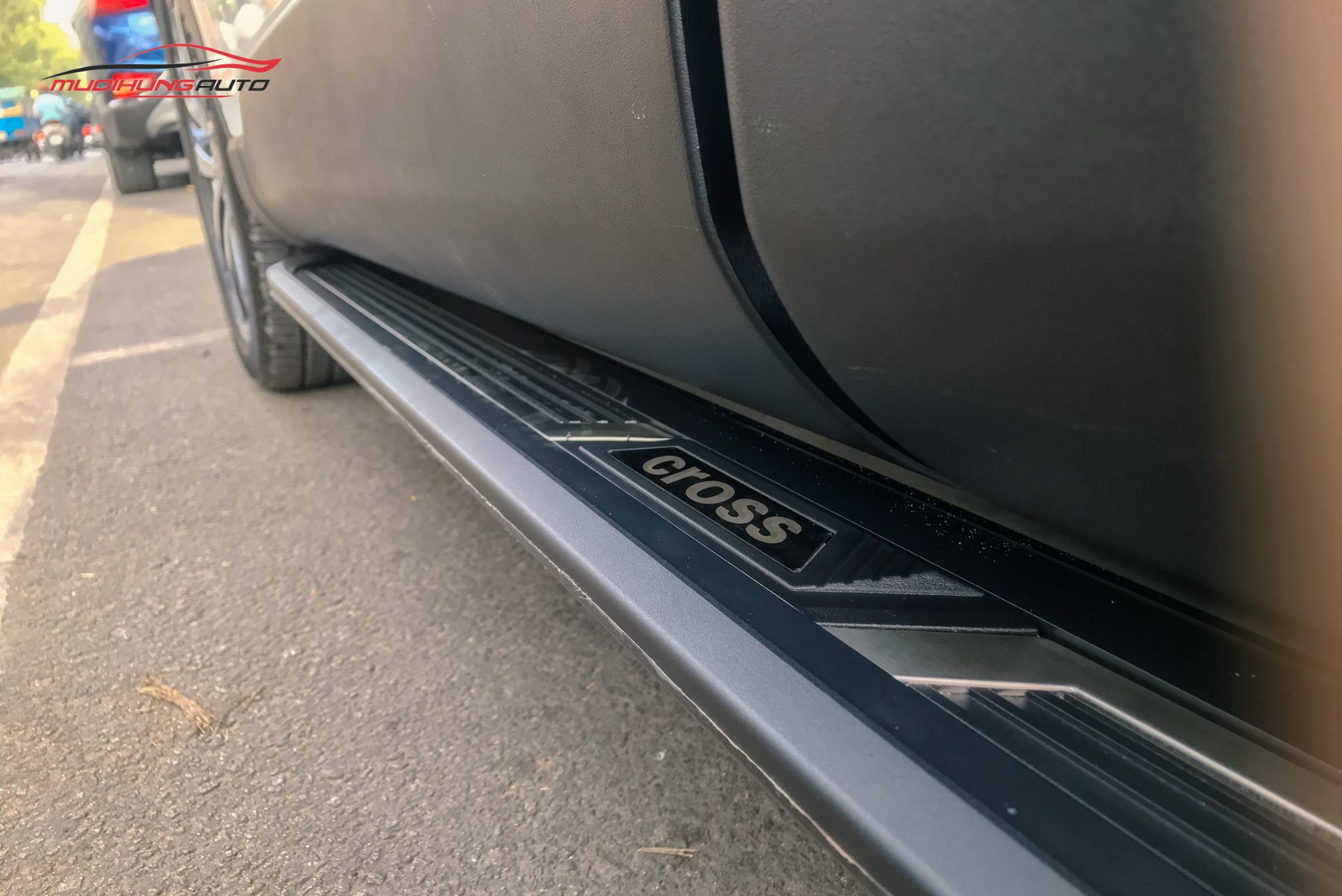 Bệ lên xuống xe Toyota Corolla Cross