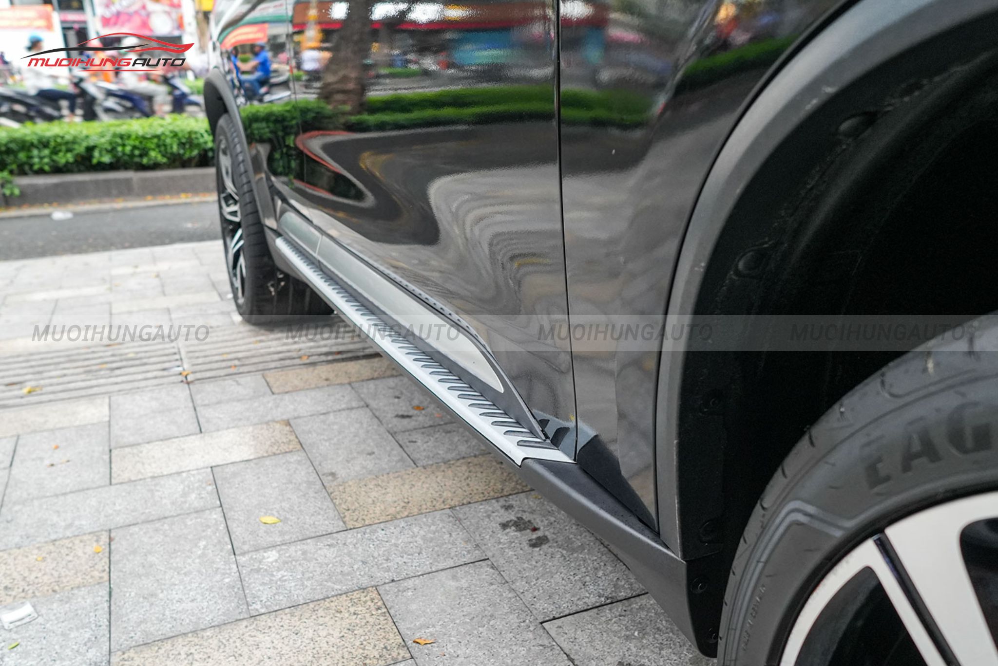 Bệ lên xuống xe Vinfast LUX SA2.0 2020