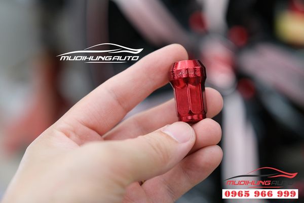 Bộ ốc take 20 nắp chụp  bảo vệ lazang ô tô màu đỏ 02