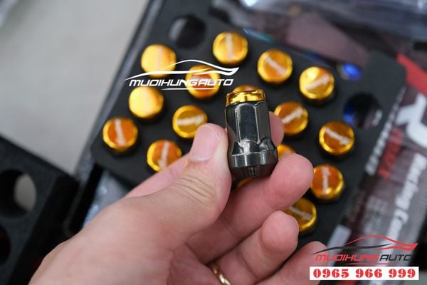 Bộ ốc take 20 nắp chụp  bảo vệ lazang ô tô màu vàng 03