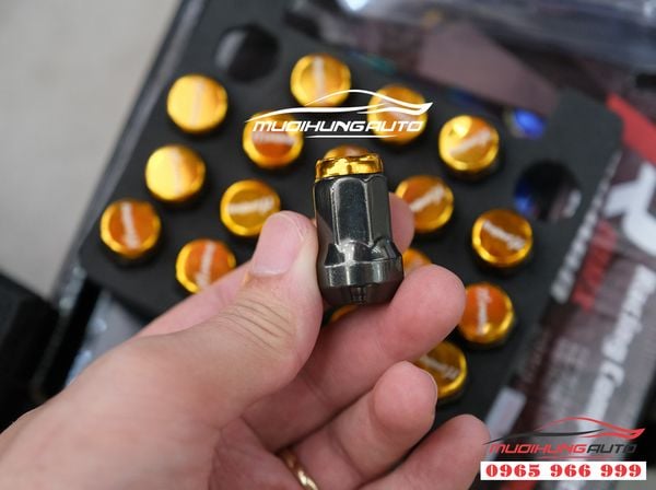 Bộ ốc take 20 nắp chụp  bảo vệ lazang ô tô màu vàng 05