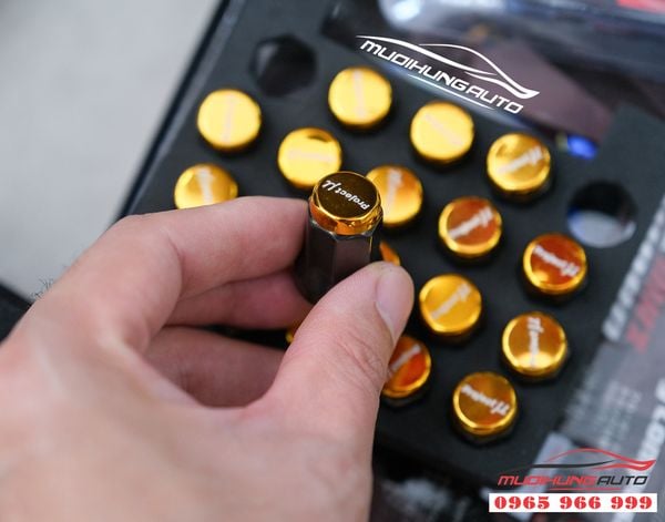 Bộ ốc take 20 nắp chụp  bảo vệ lazang ô tô màu vàng 05