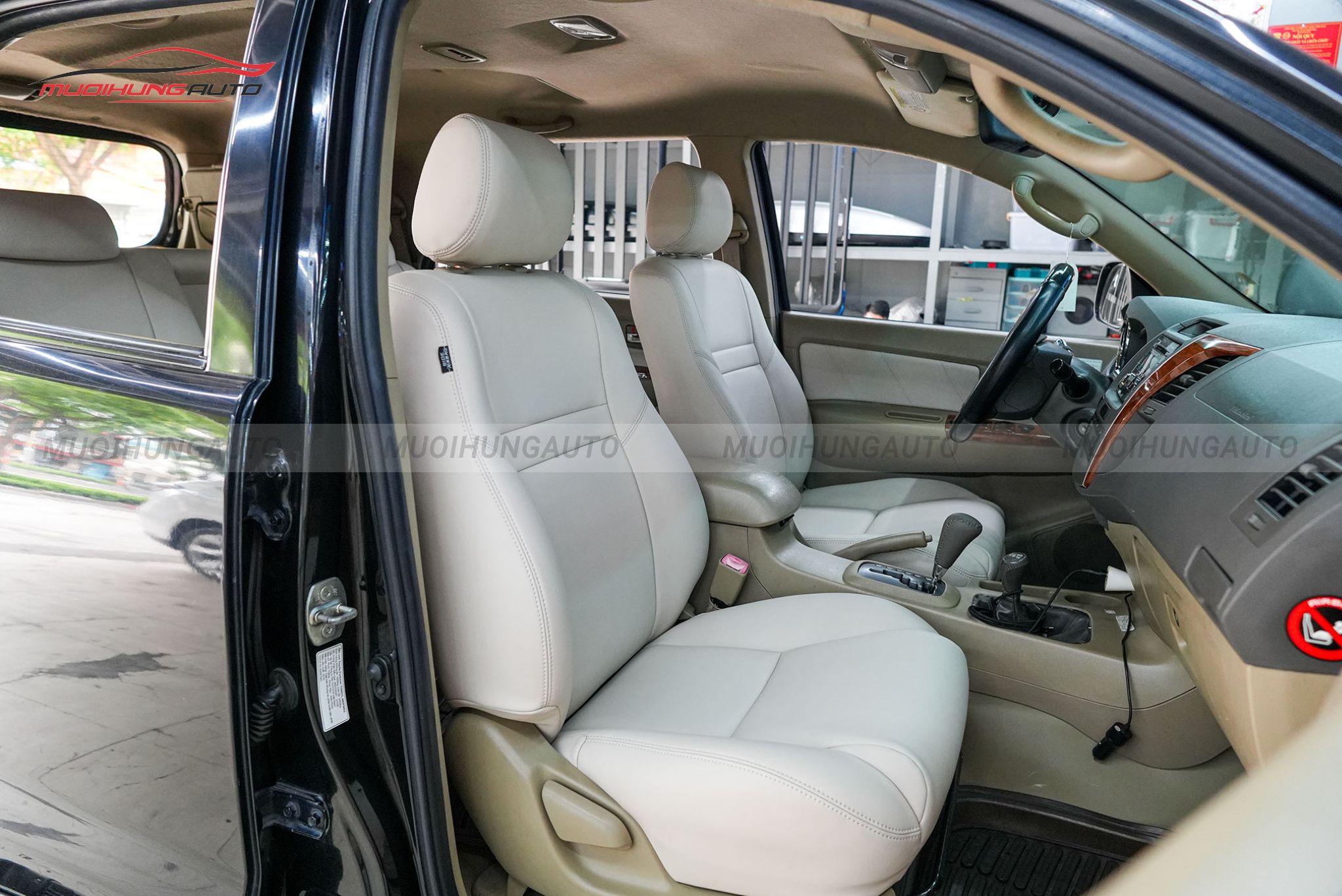 Bọc ghế da cho ô tô Toyota Fortuner 2010