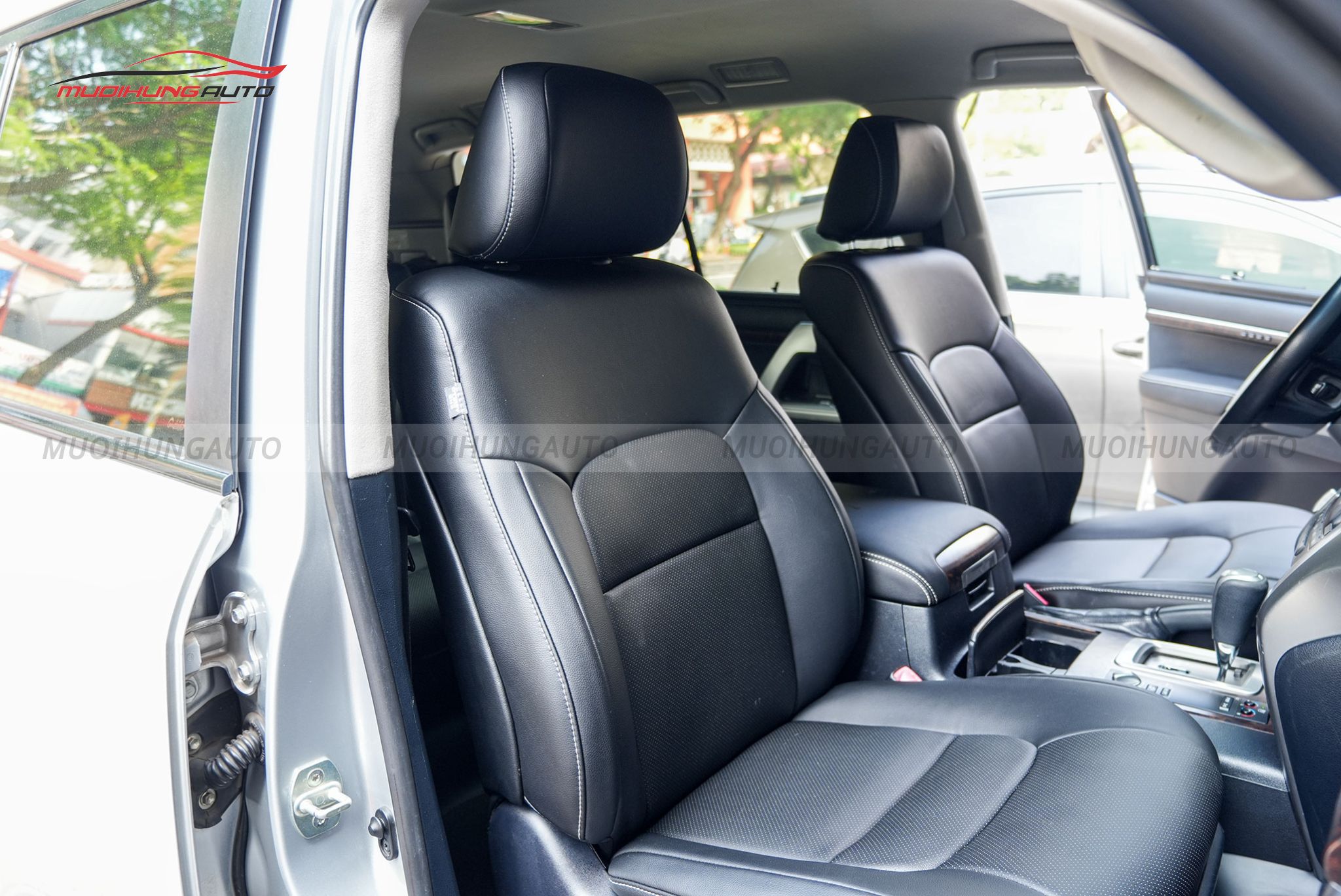 Bọc ghế da cho Toyota Land Cruiser 2012