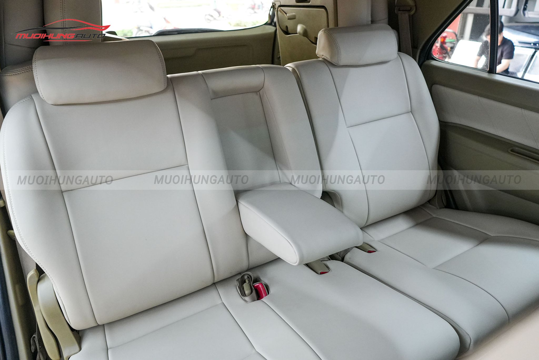 Bọc ghế da cho xe Toyota Fortuner 2010