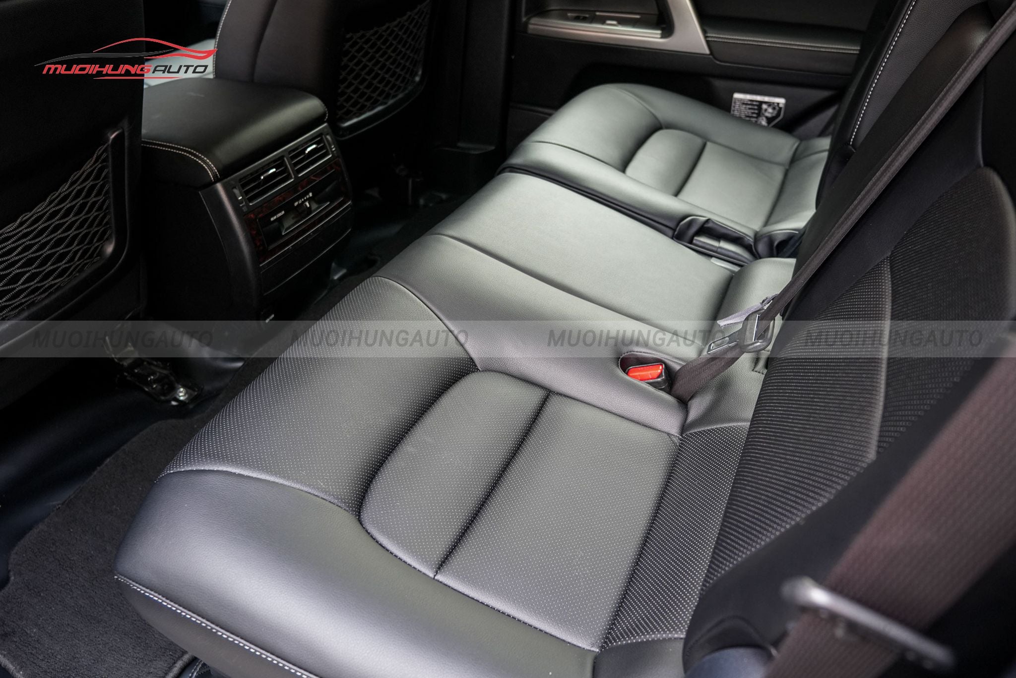 Bọc ghế da cho xe Toyota Land Cruiser 2012