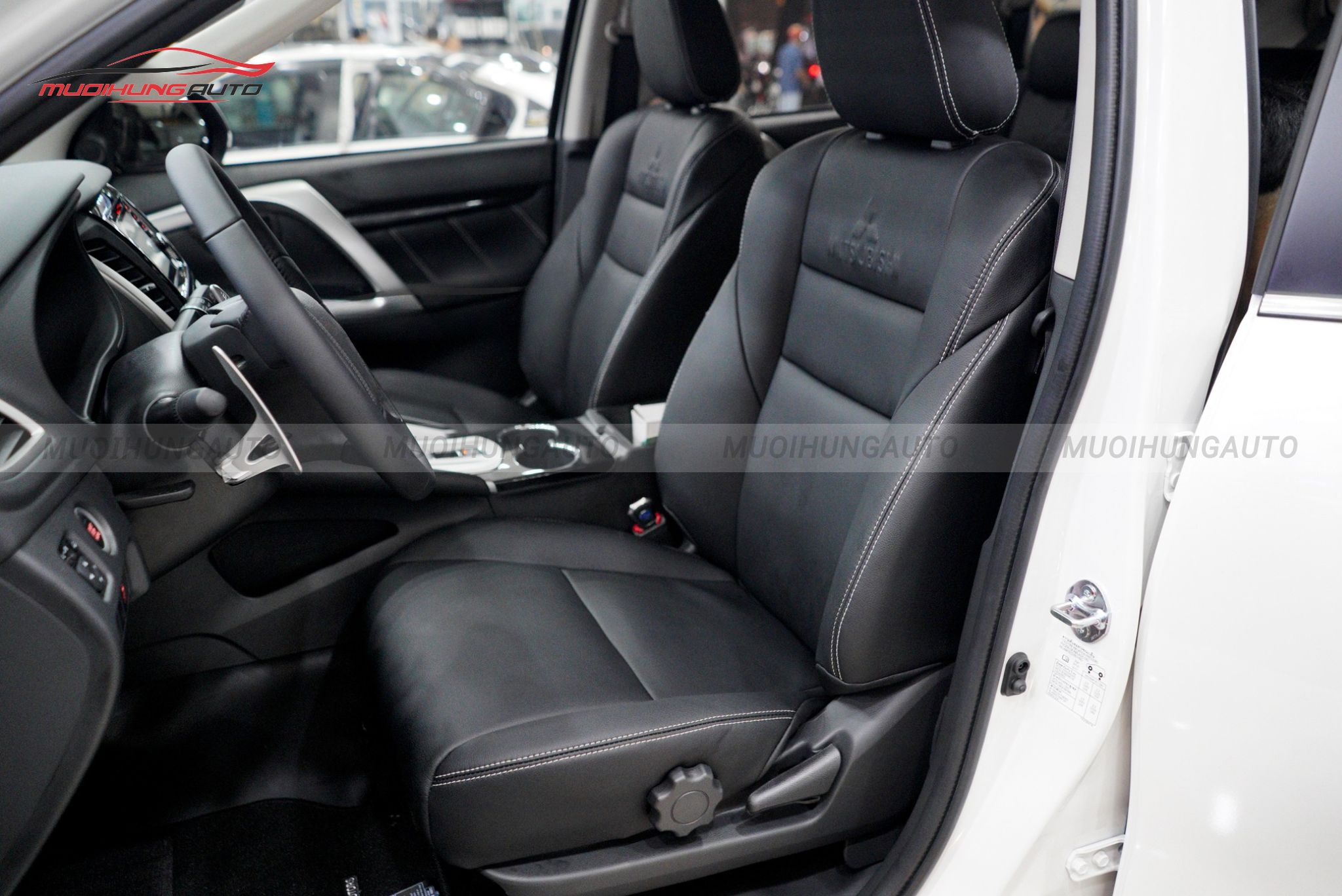 Bọc ghế da ô tô Mitsubishi Pajero Sport